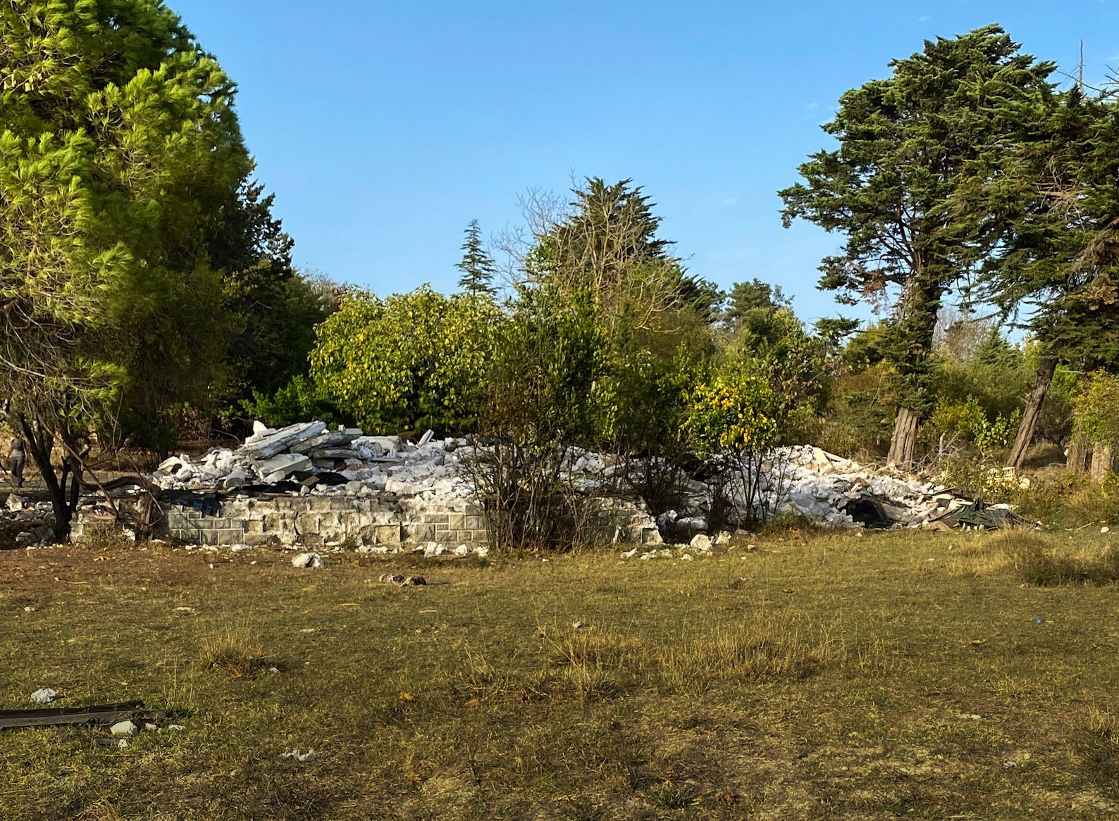 Trikos promontory: demolished villa