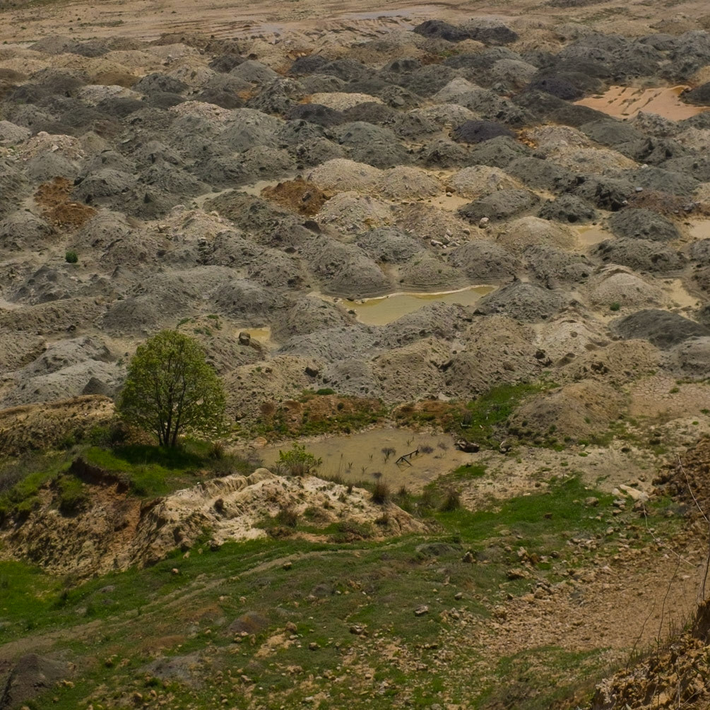 Yeniköy: in the abandoned opencast mines - looking towards the 3rd airport works &amp; a lonely tree whose friends have all been crushed