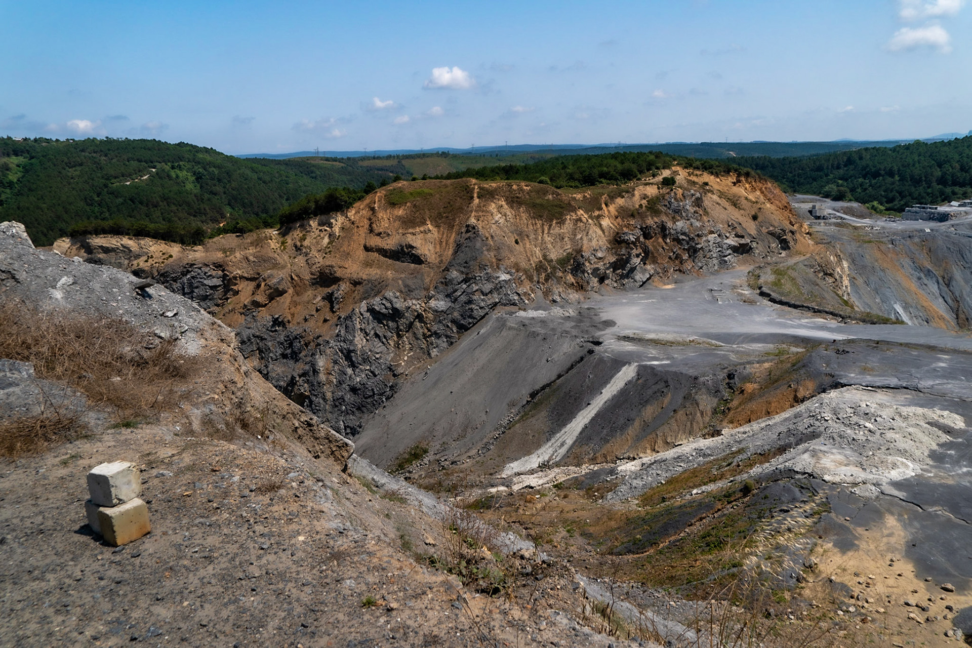 Cebeci: southern opencast mines - rockface