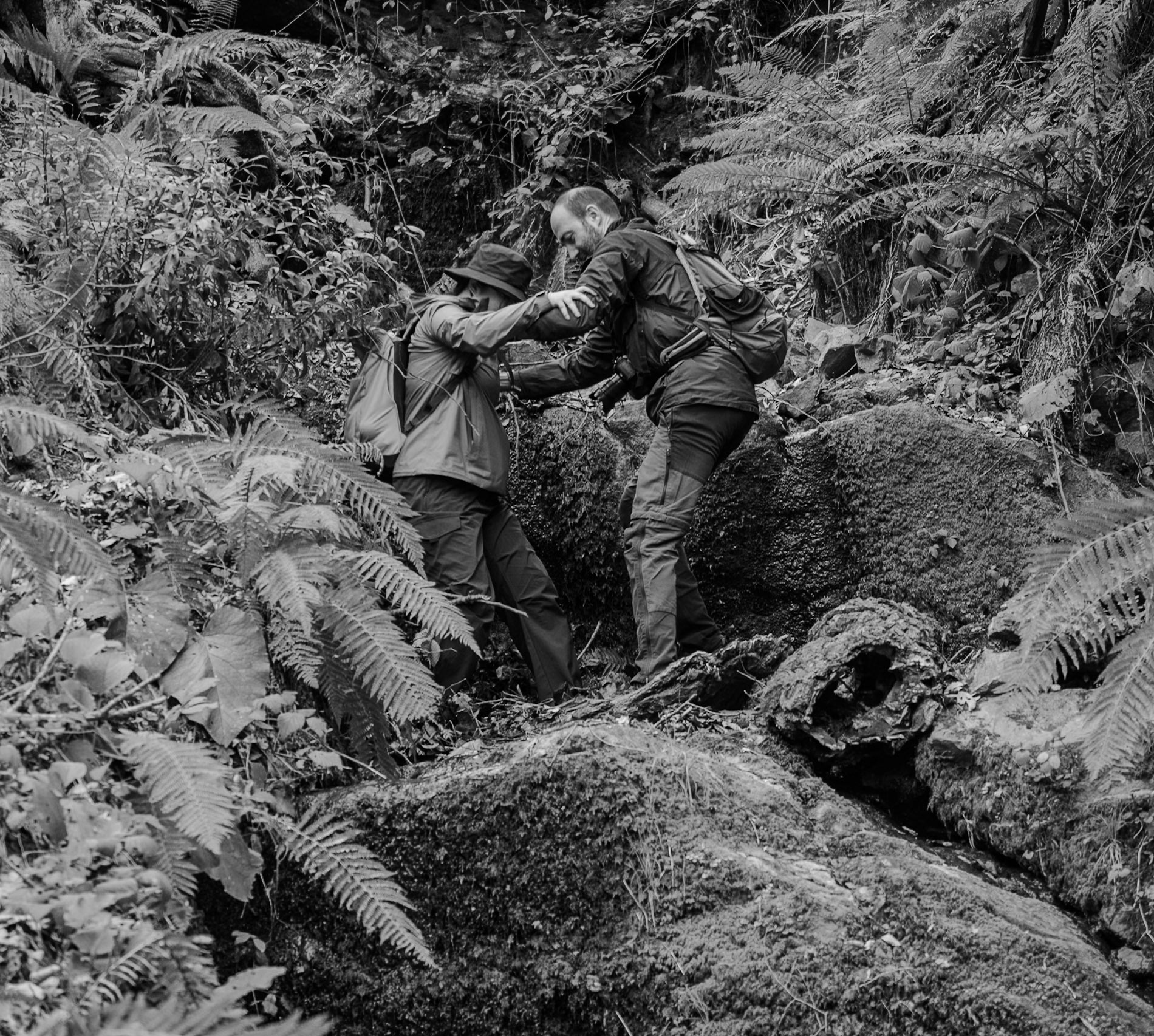 Dolap stream descent: dancing hikers on the rocks