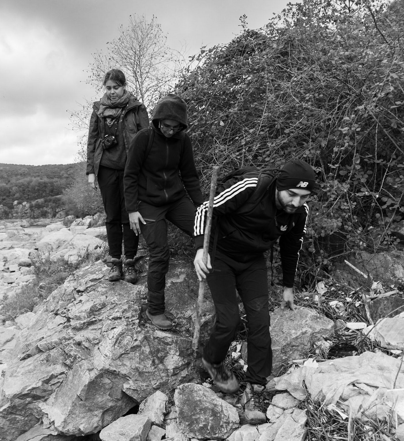 Paşaköy gorge: making our way along the steep-sloping shore