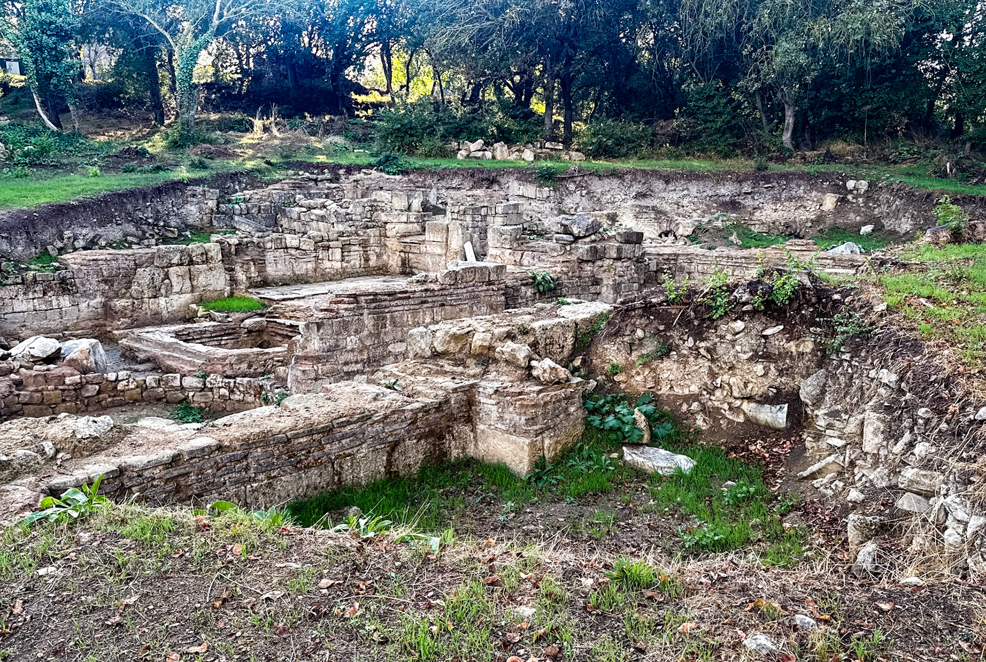 Bathonea north: Roman ruins