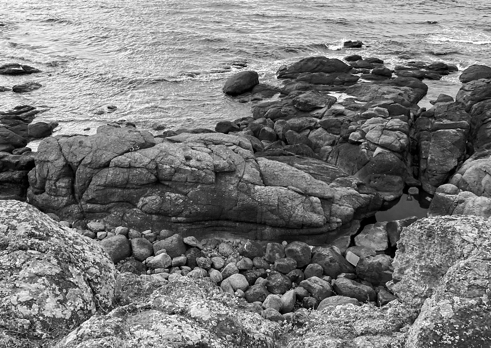 between the English Houses and Riva: sea rocks
