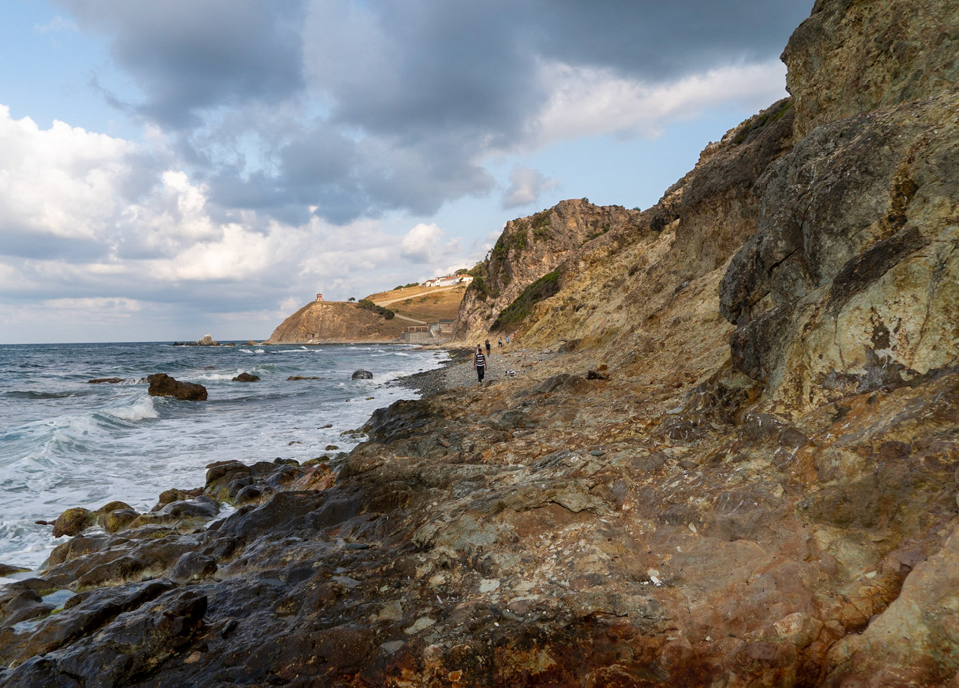 just west of the 'English' houses: the shore looking east