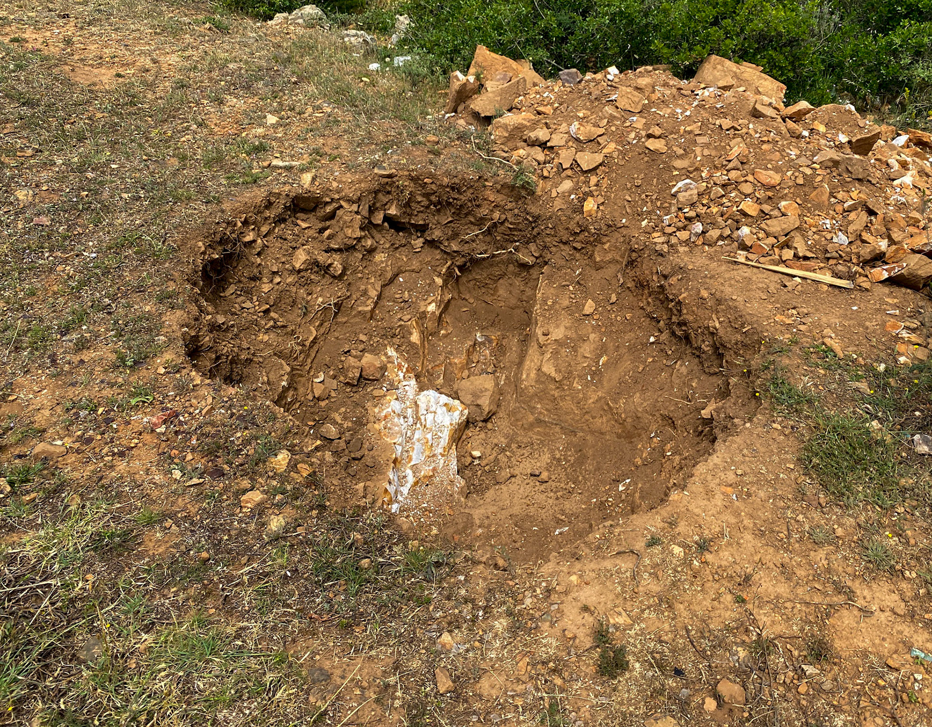 Adadaǧ hills: treasure-hunters' pit