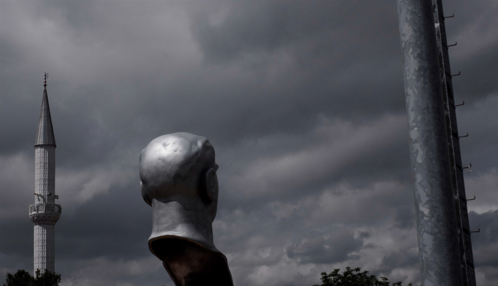 Sazlıbosna: Mustafa Kemel looks towards the horizon