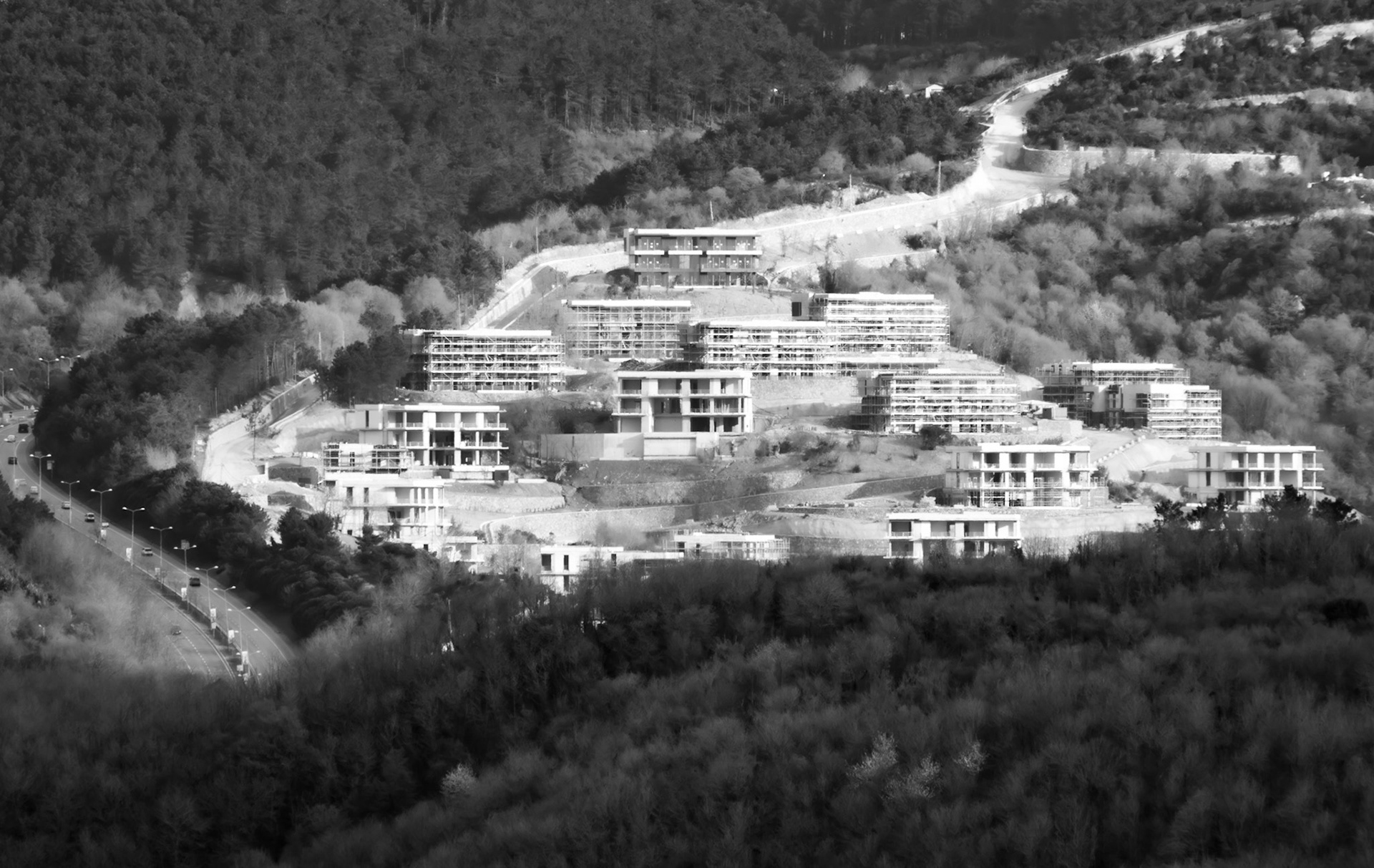 Yuşa Tepesi descent: new buildings eating away the forest