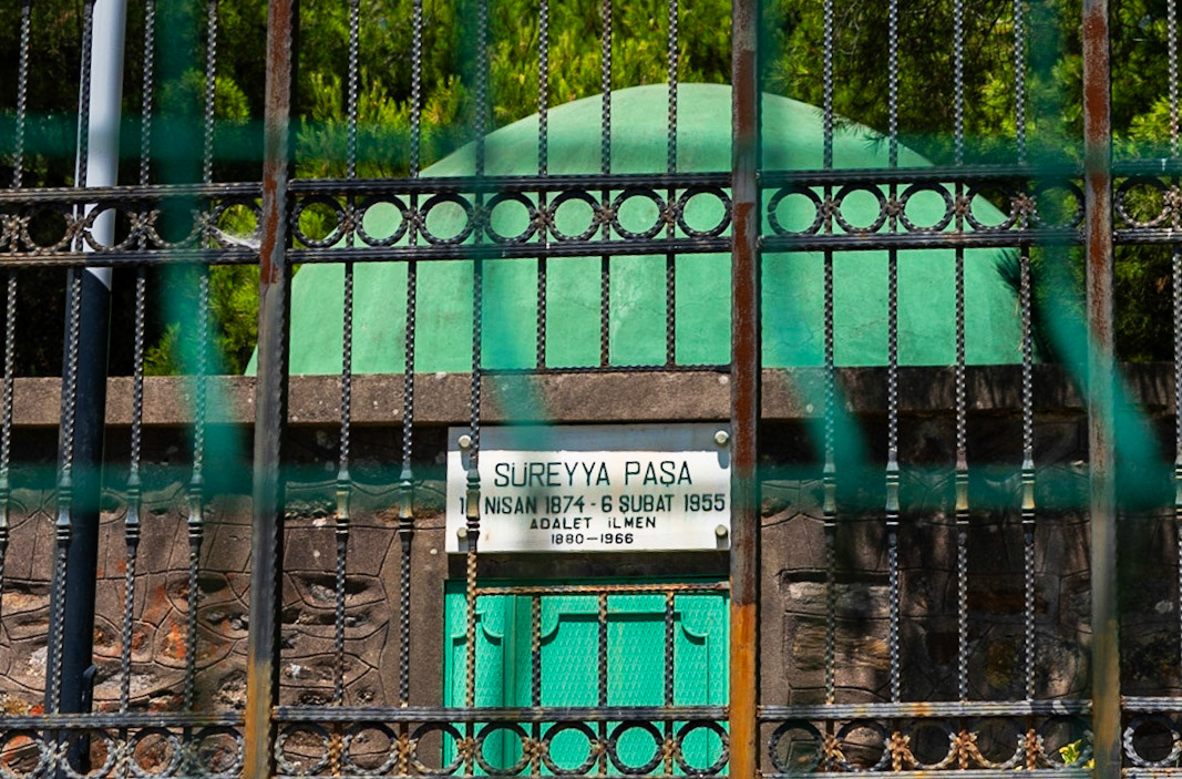 Süreyya Paşa tomb: view