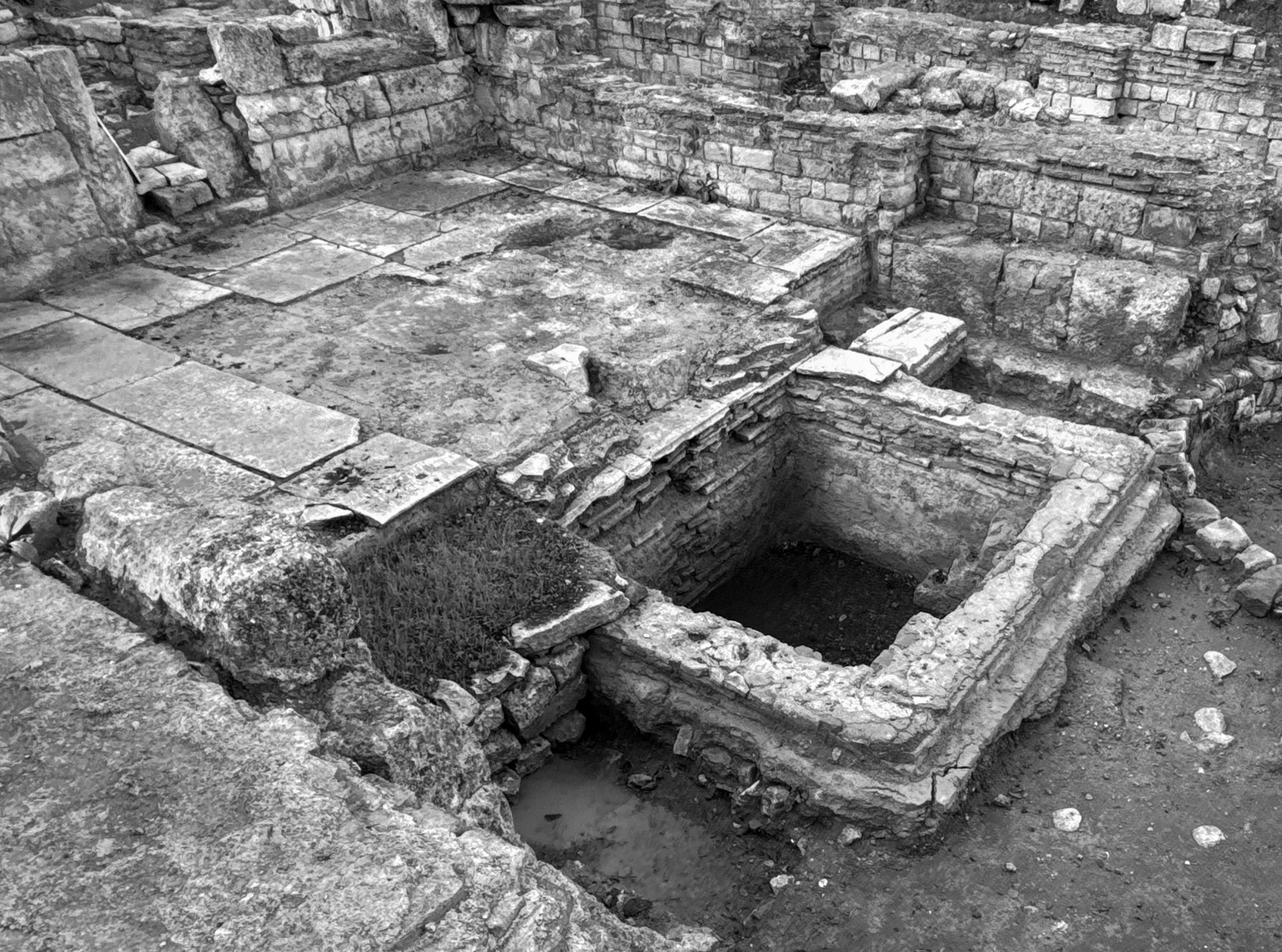 Bathonea north: Roman ruins