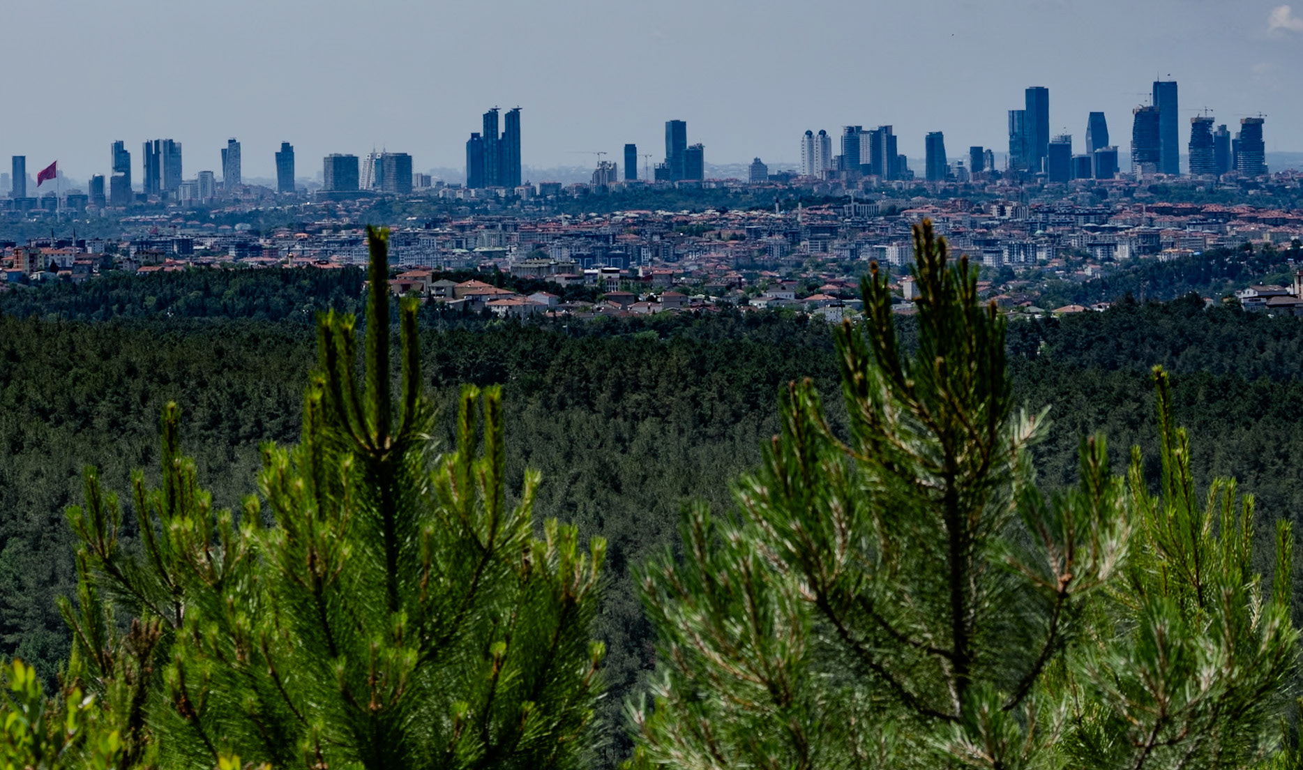 Kapaklı crest: view of the Değirmendere valley and the city just behind