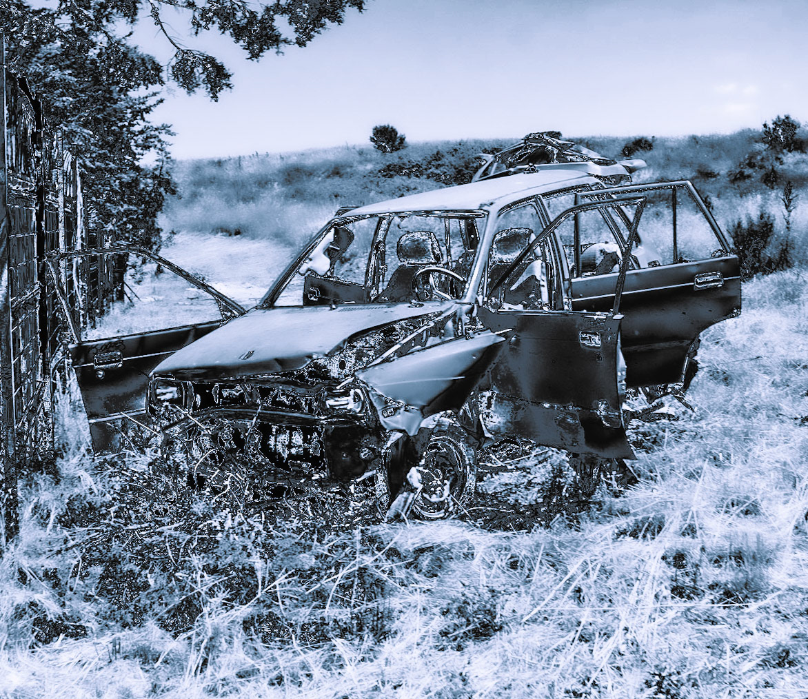 Başıbüyük wasteland: abandoned car