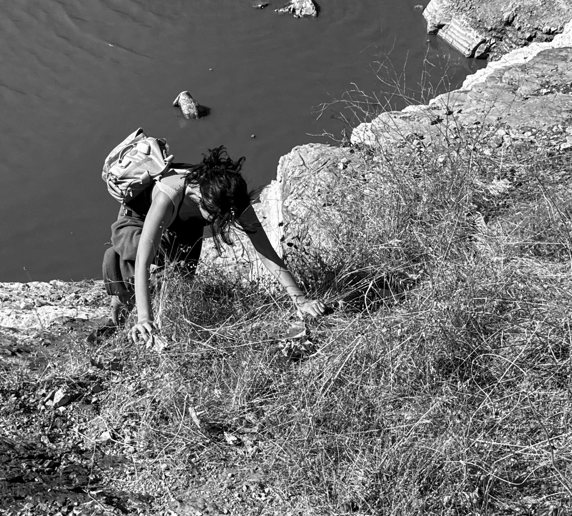 Paşaköy gorge: Defne scrambles up the rocks