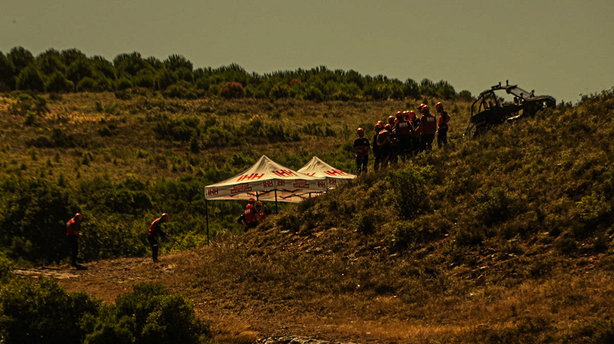 Paşaköy gorge: the IHH come to rescue us (actually to shout yasak at us)