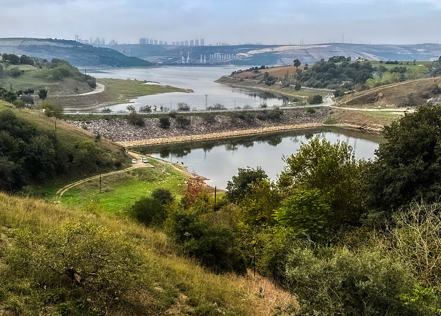 between new and old Şamlar: view west