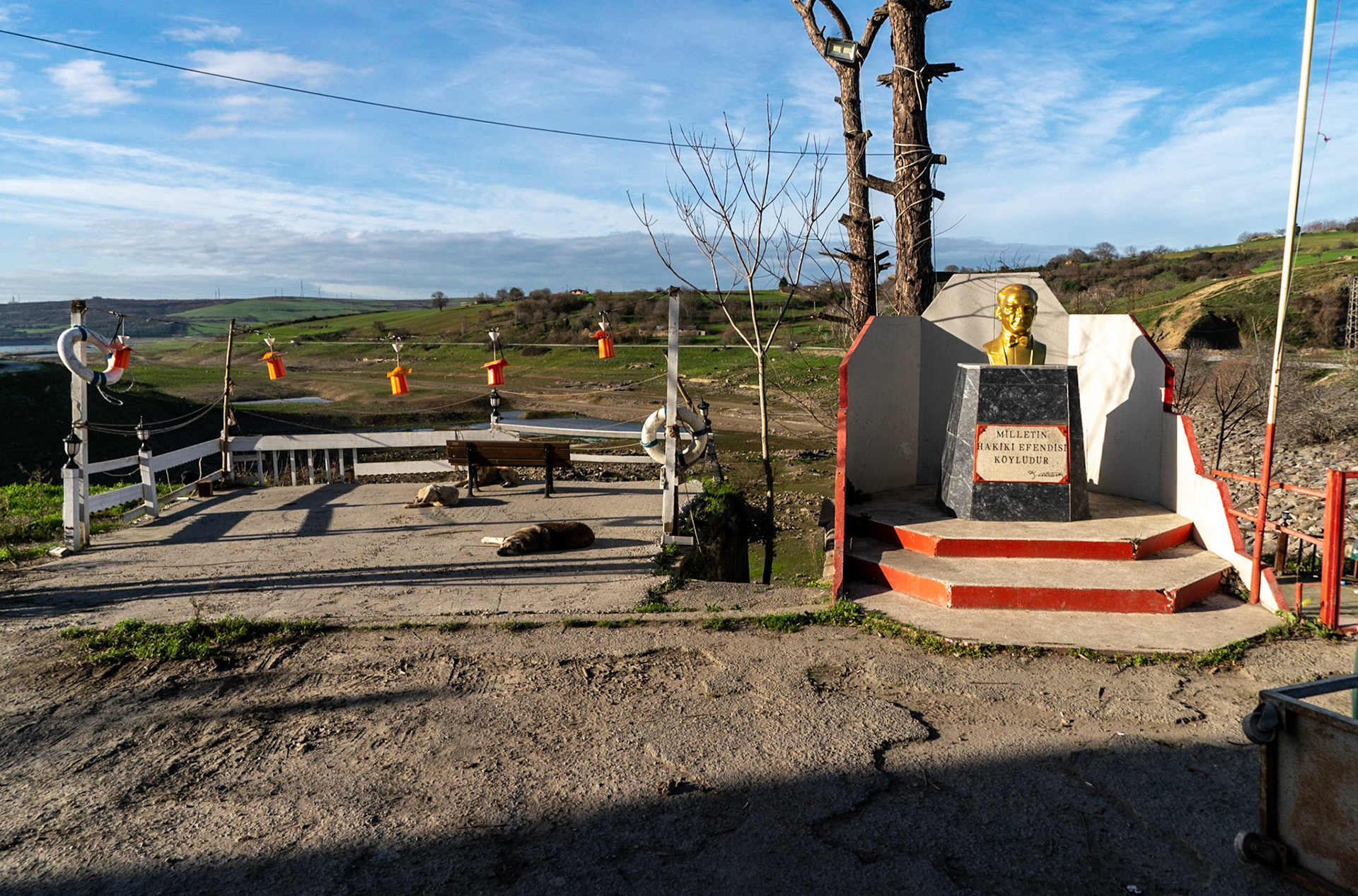 Şamlar: the viewpoint beside Mustafa Kemal's golden bust