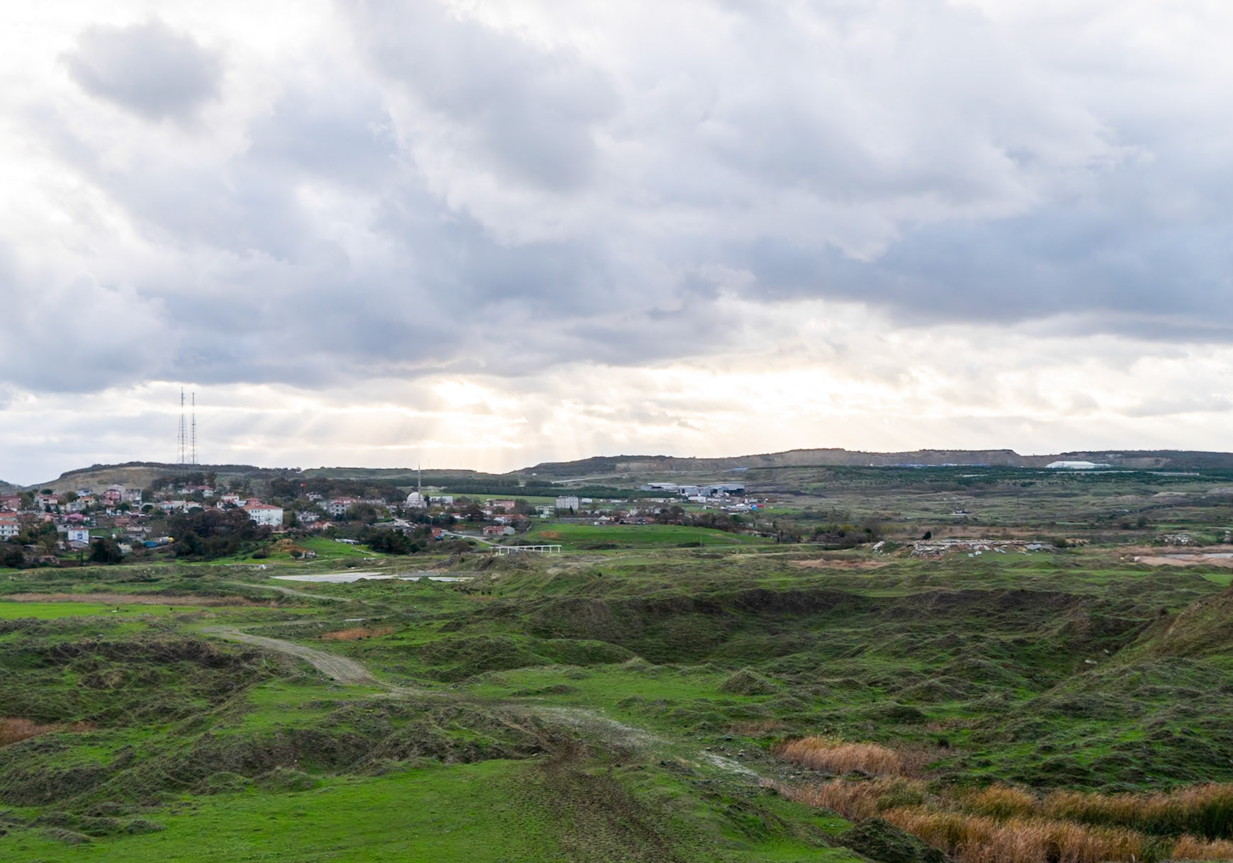 heading west from Akpınar: the village from the west