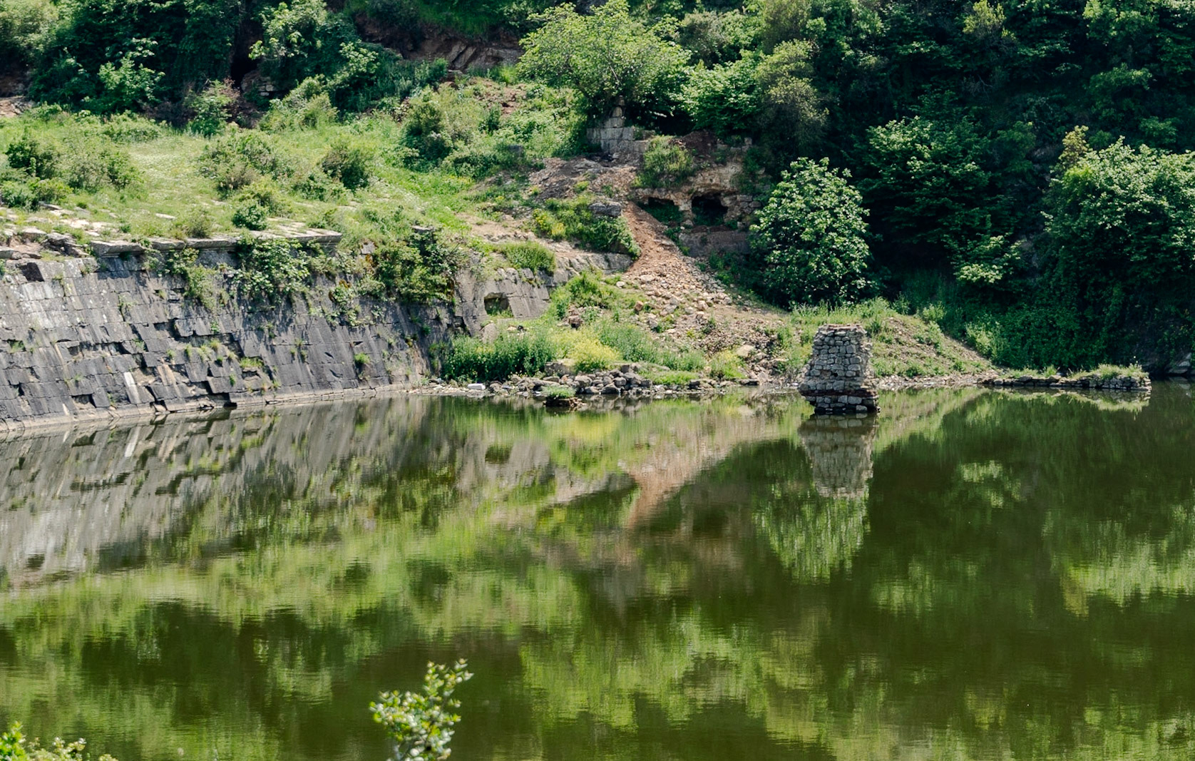 Şamlar Ottoman dam: the gorge reservoir and a fragment of the ruined mill