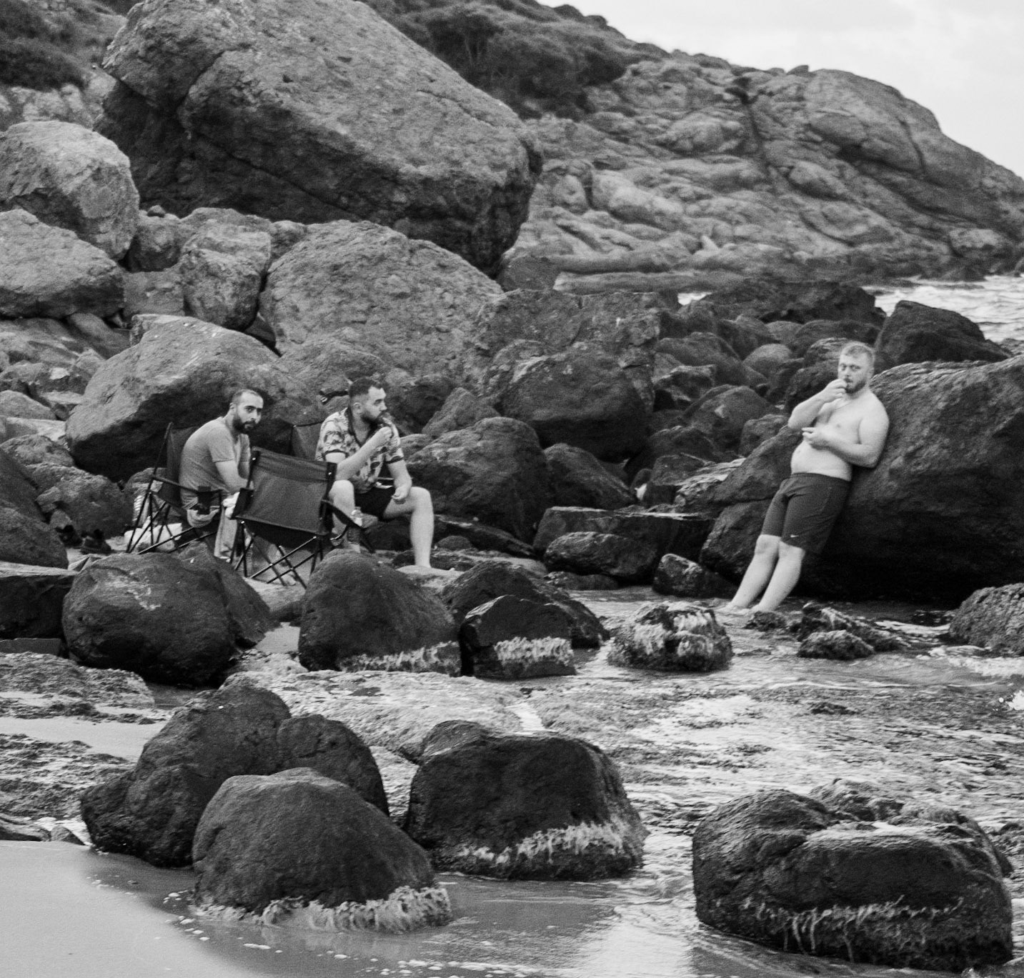 between the English Houses and Riva: suspicious sea guys