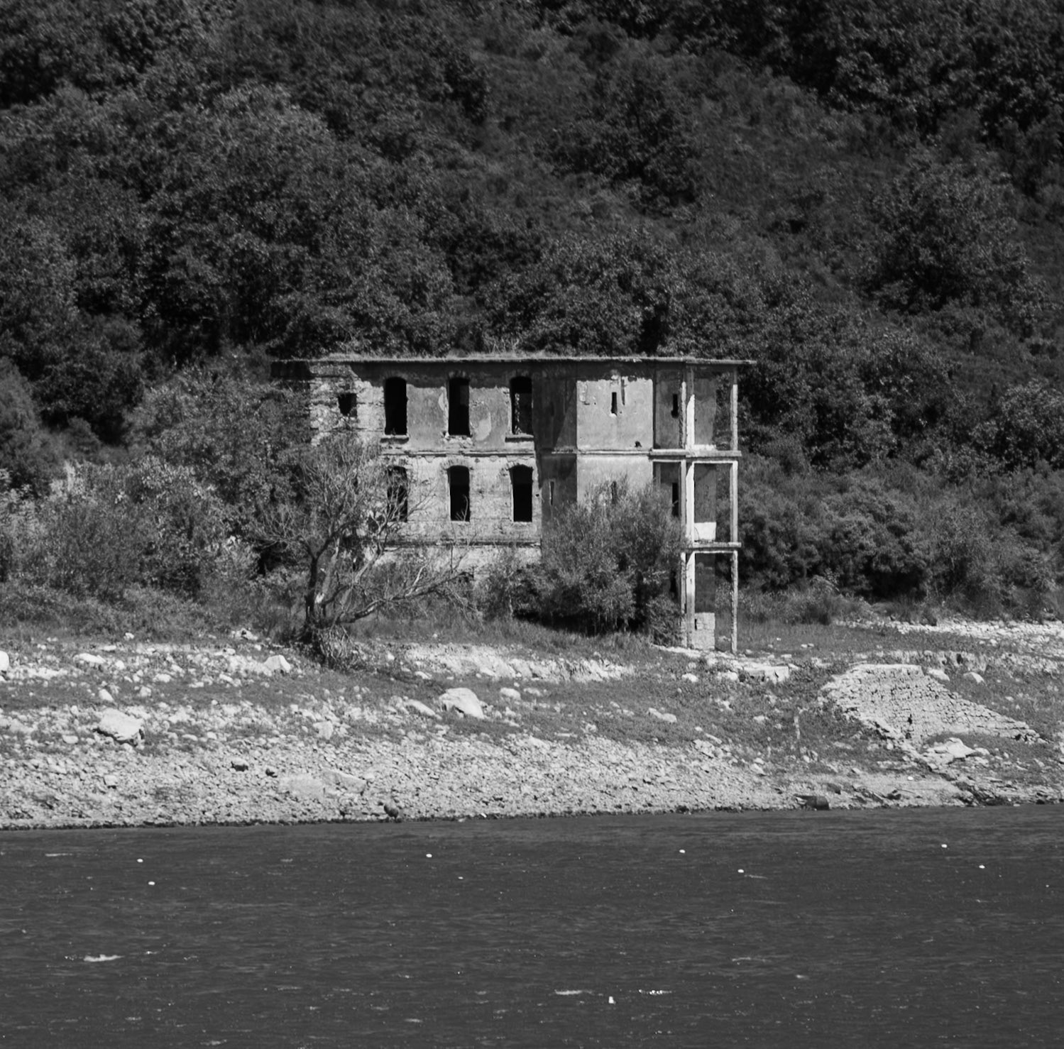 Paşaköy gorge: the ruined mansion