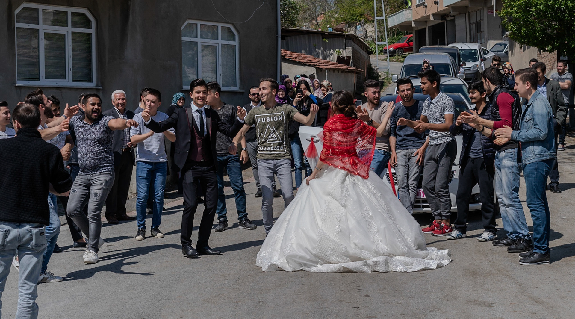 Baklalı: wedding party (I think Roma or mixed)