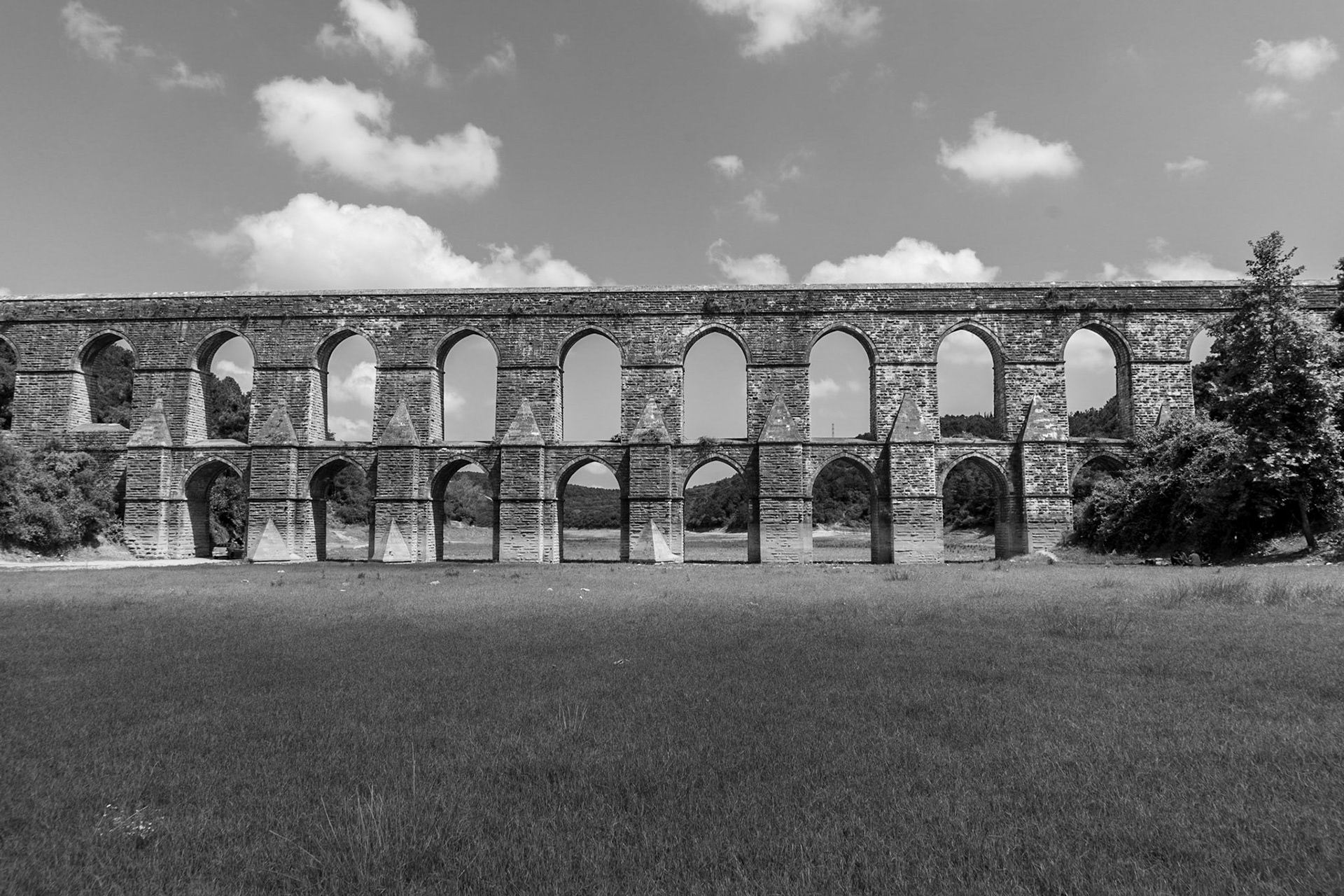 Güzelce aqueduct: seen from the west