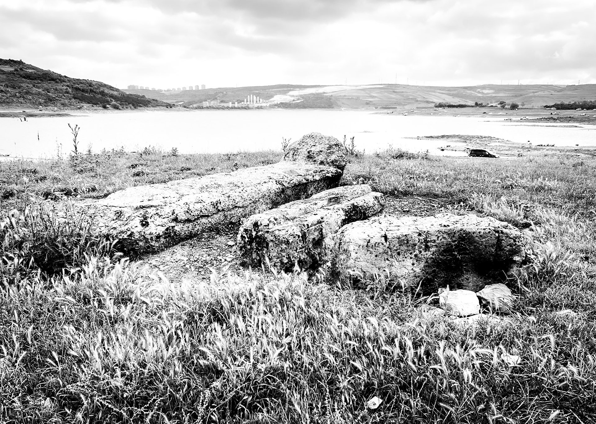 Şamlar village ruins: building stones that are submerged when the water level in the reservoir is higher