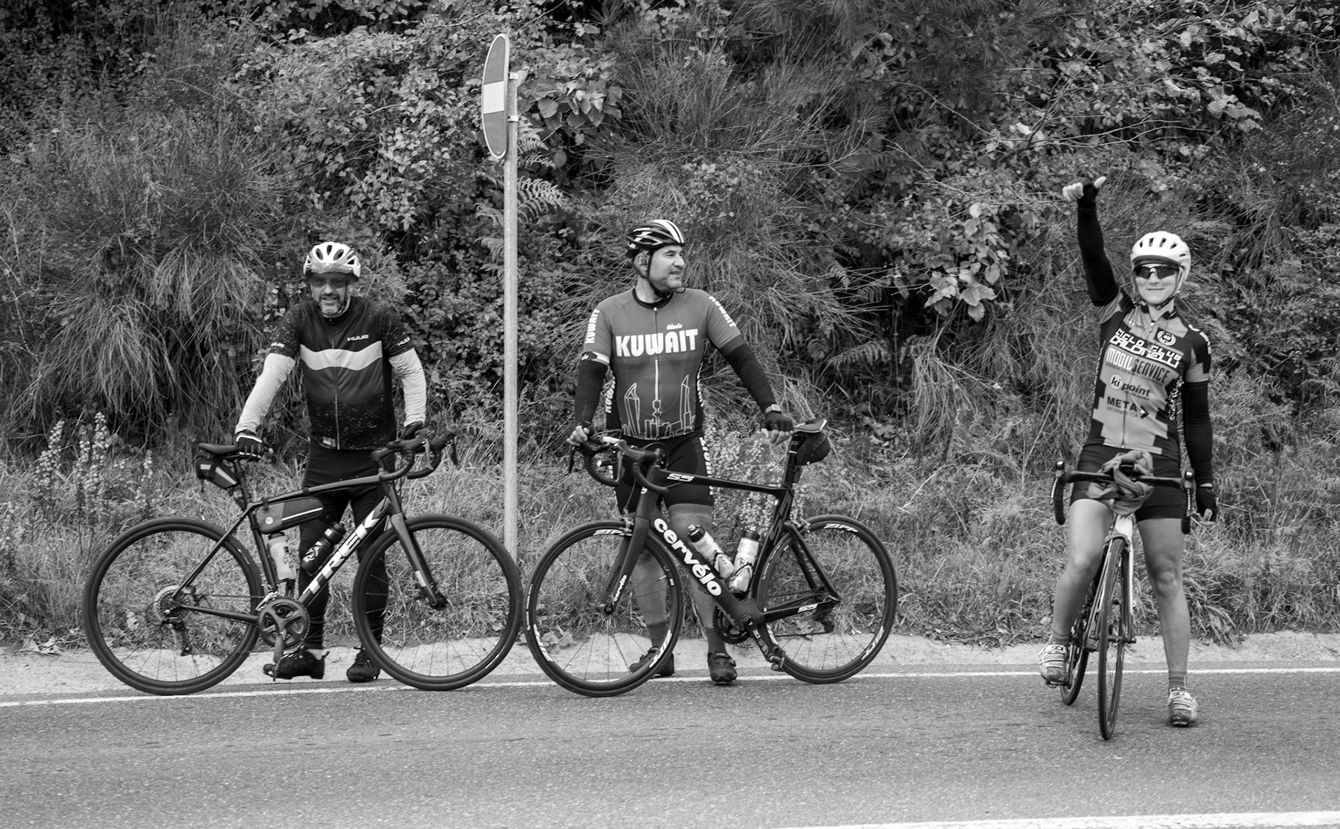 Kaynarca forest: happy cyclists