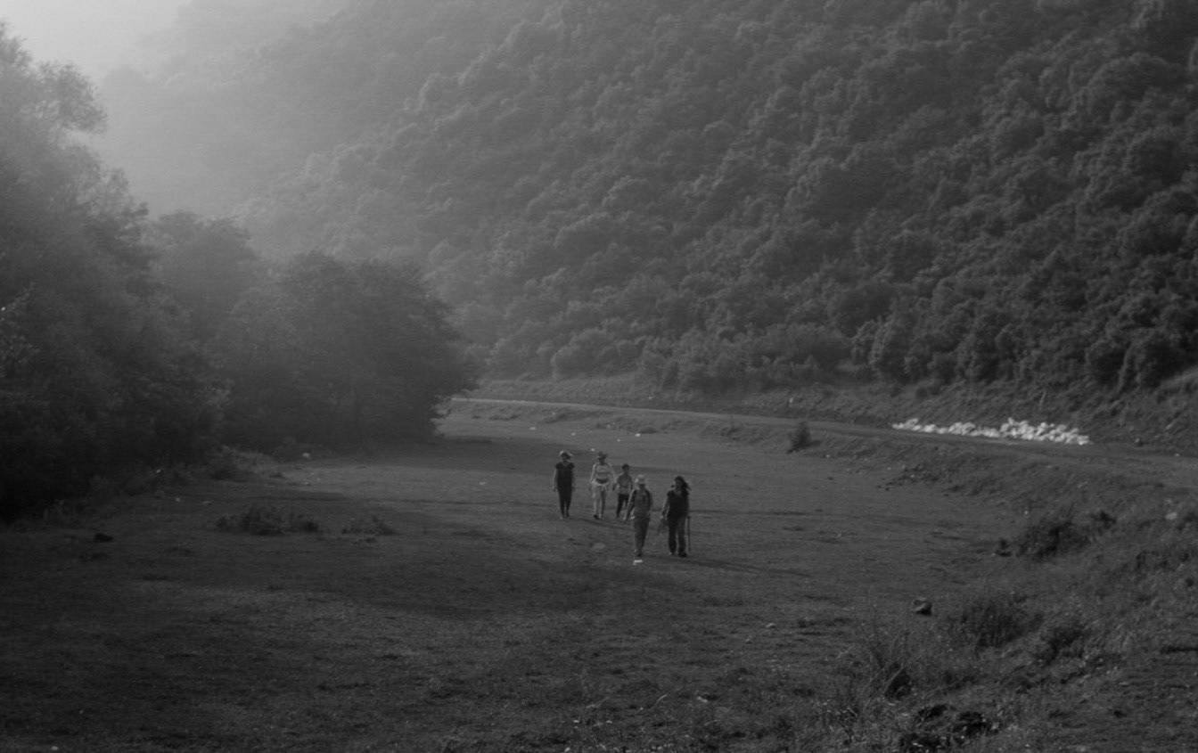 on the north side of the Alibey River between the motorway and Pirinççi: walking into the evening