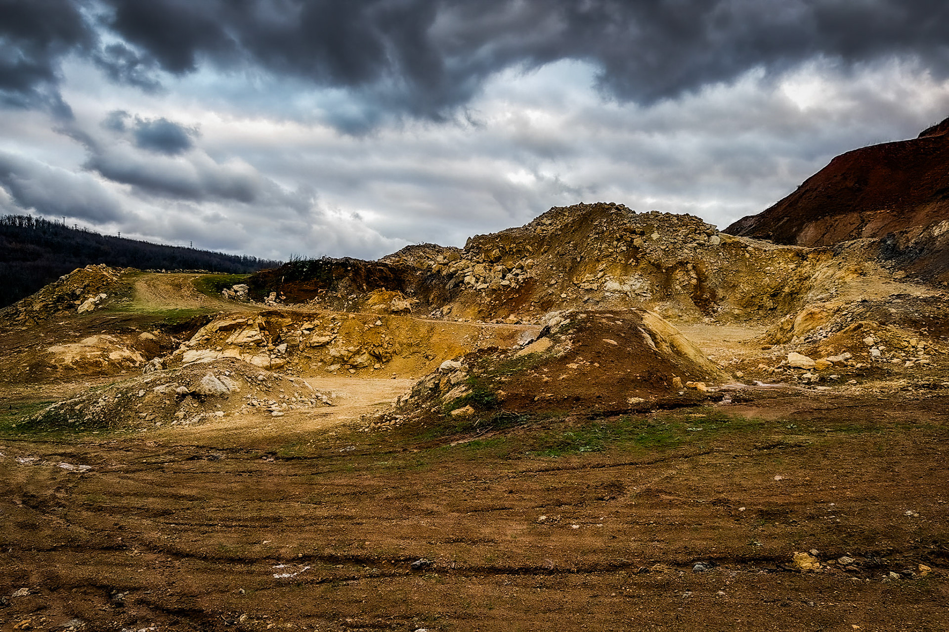 Sırıpınar northern abandoned opencast mine: view