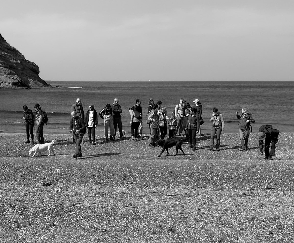 Yom beach: assembling