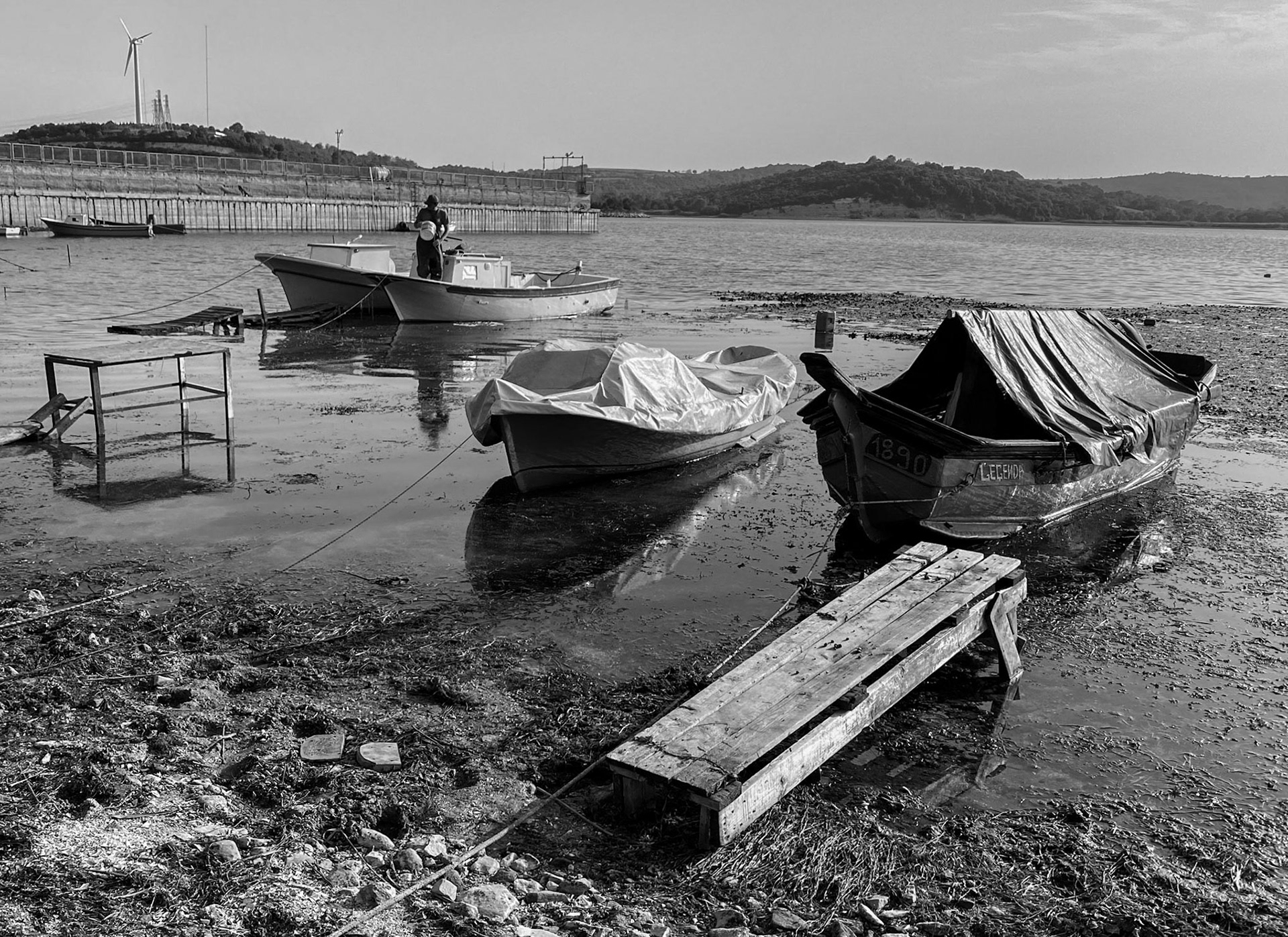 Trikos mudflats: boats and the İSKİ jetty