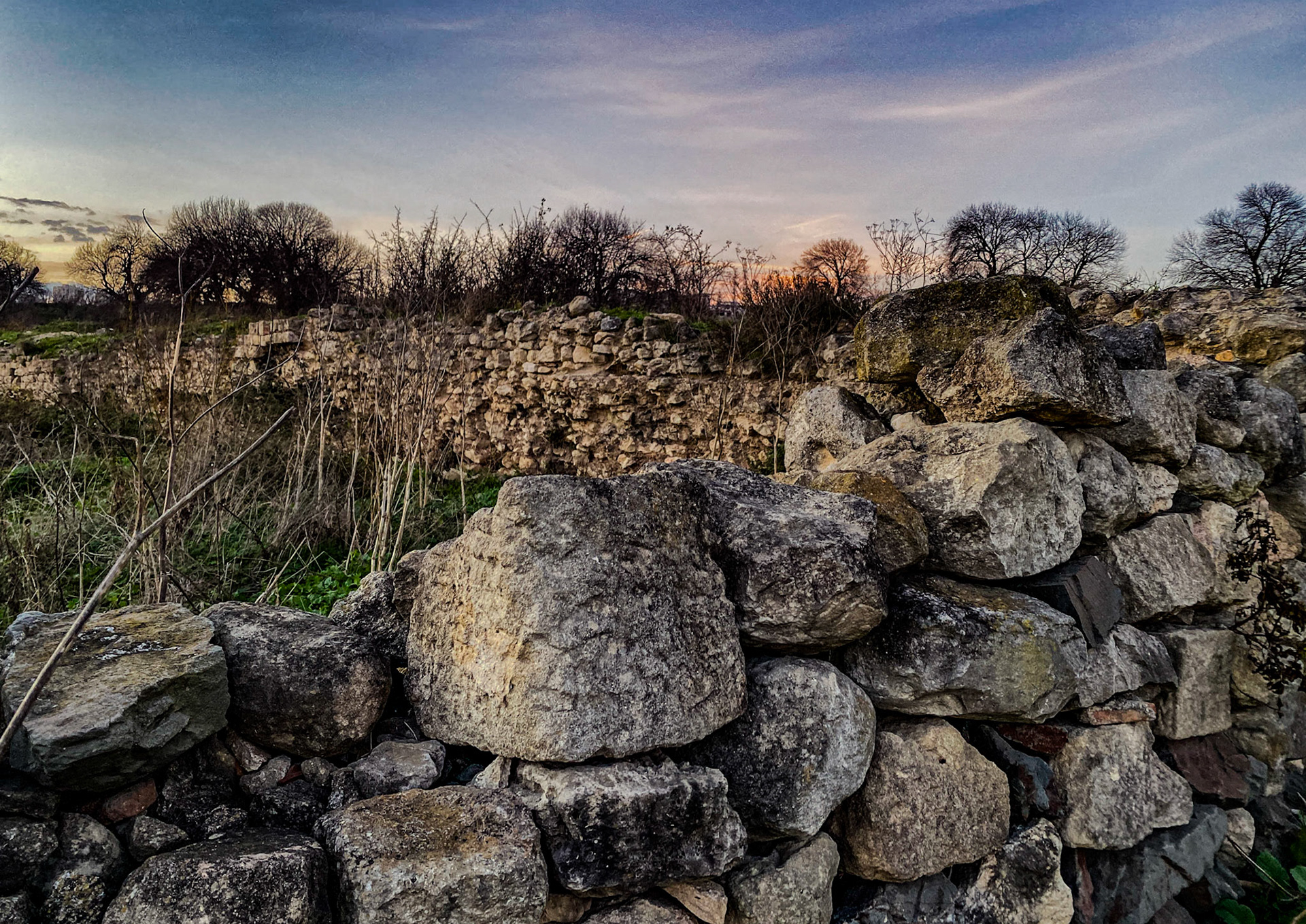 ruined walls of an early Byzantine fortress, a little southwest of modern Altınşehir, part of the presumed town of Schiza