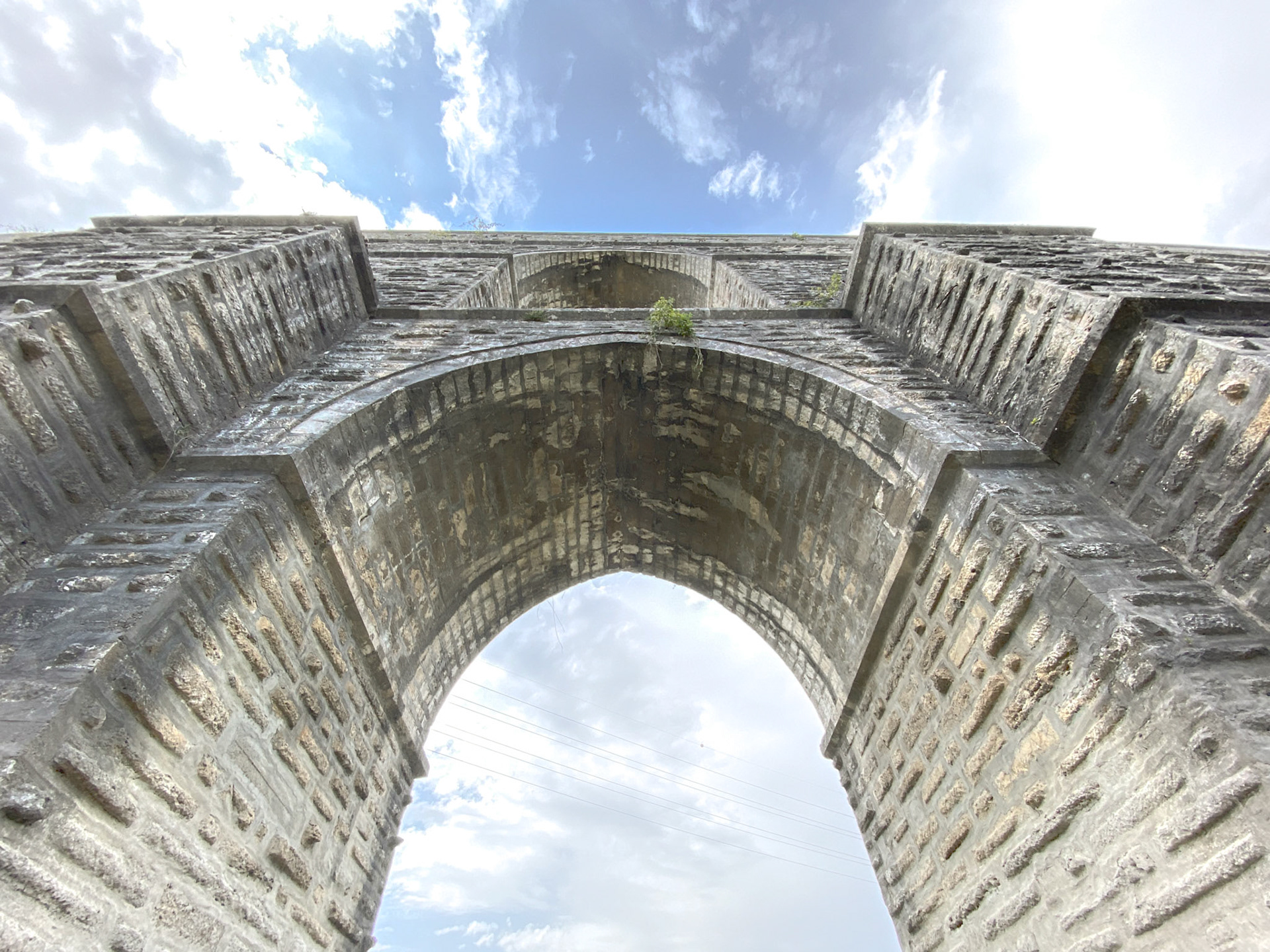 Güzelce aqueduct: arch