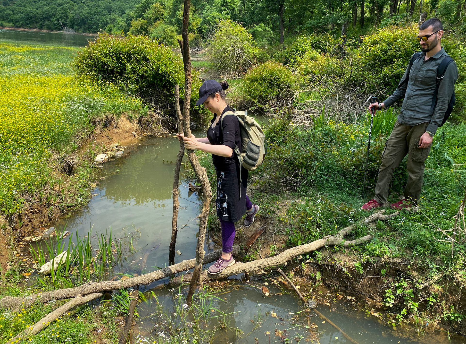 Ömerli reservoir: crossing a stream