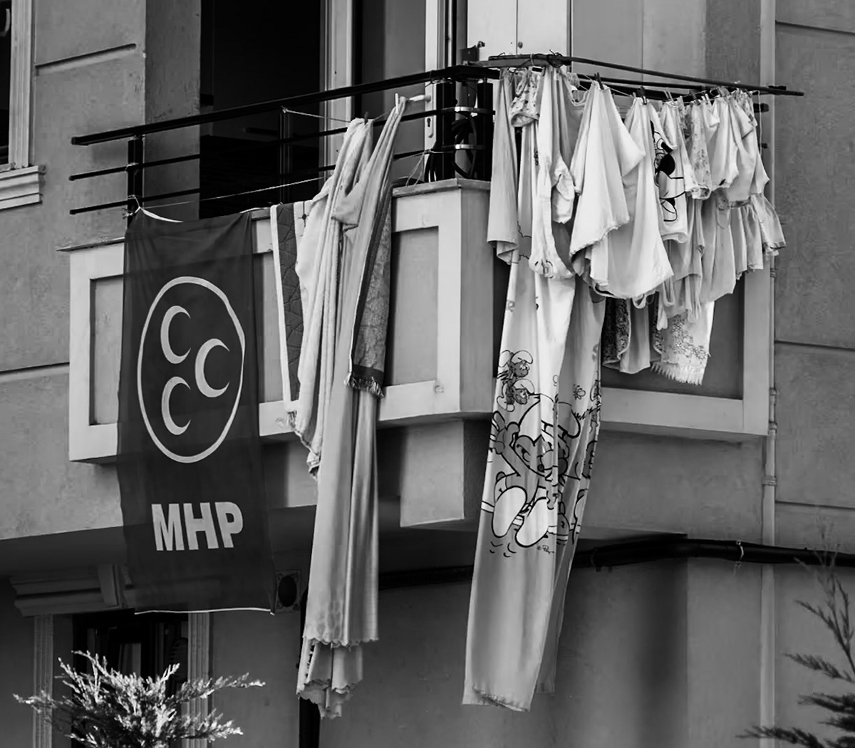 Alemdaǧ: clothes and MHP banner