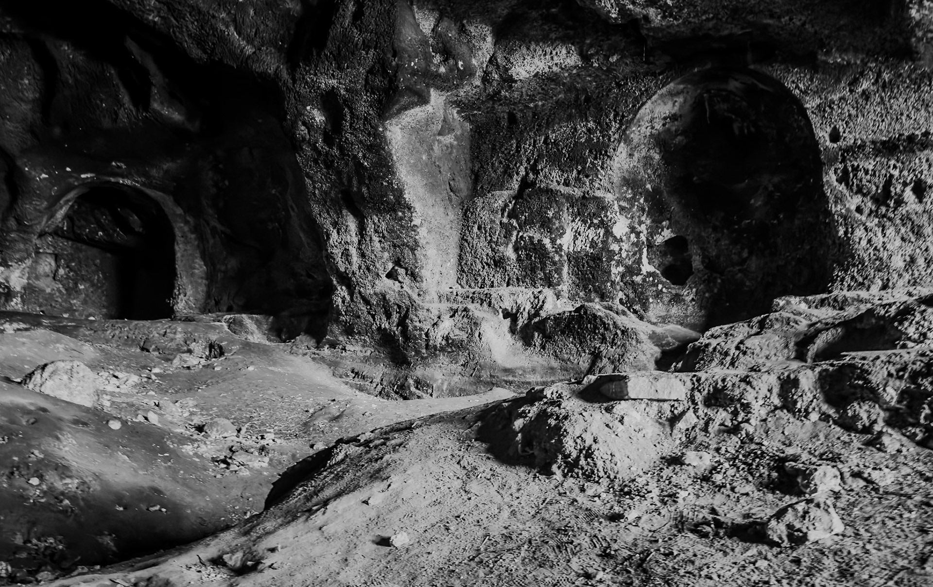 Yarımburgaz cave: Orthodox church remnants