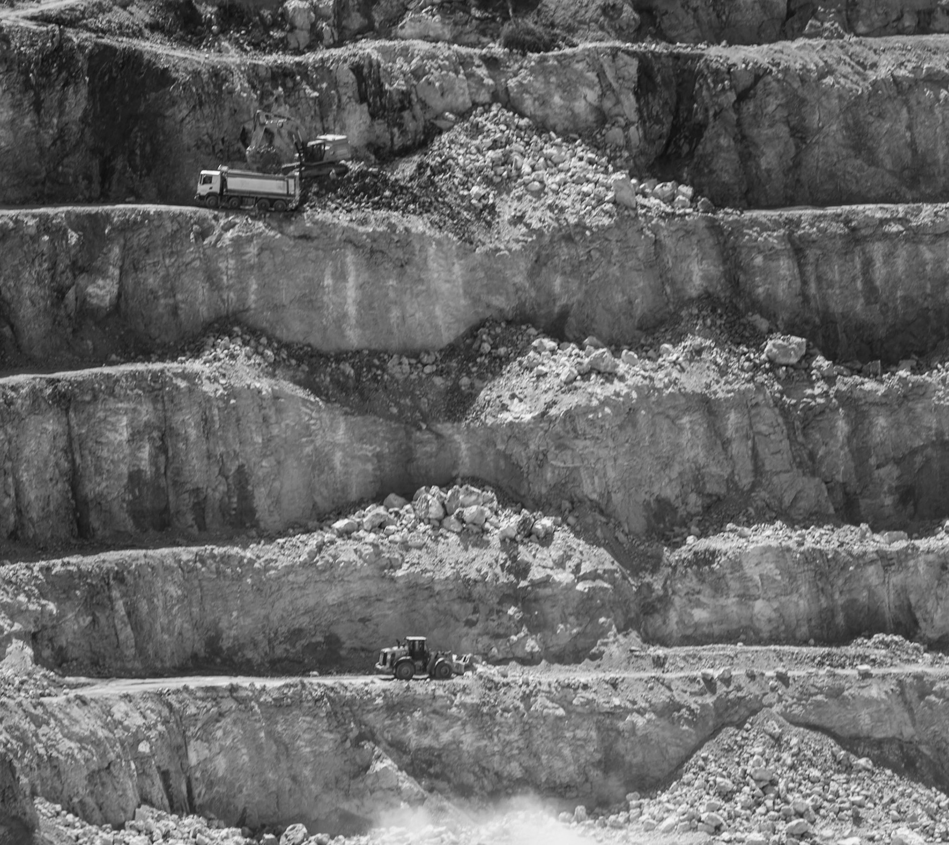 Hüseyinli opencast mine: view (clearly, a dangerous workplace)
