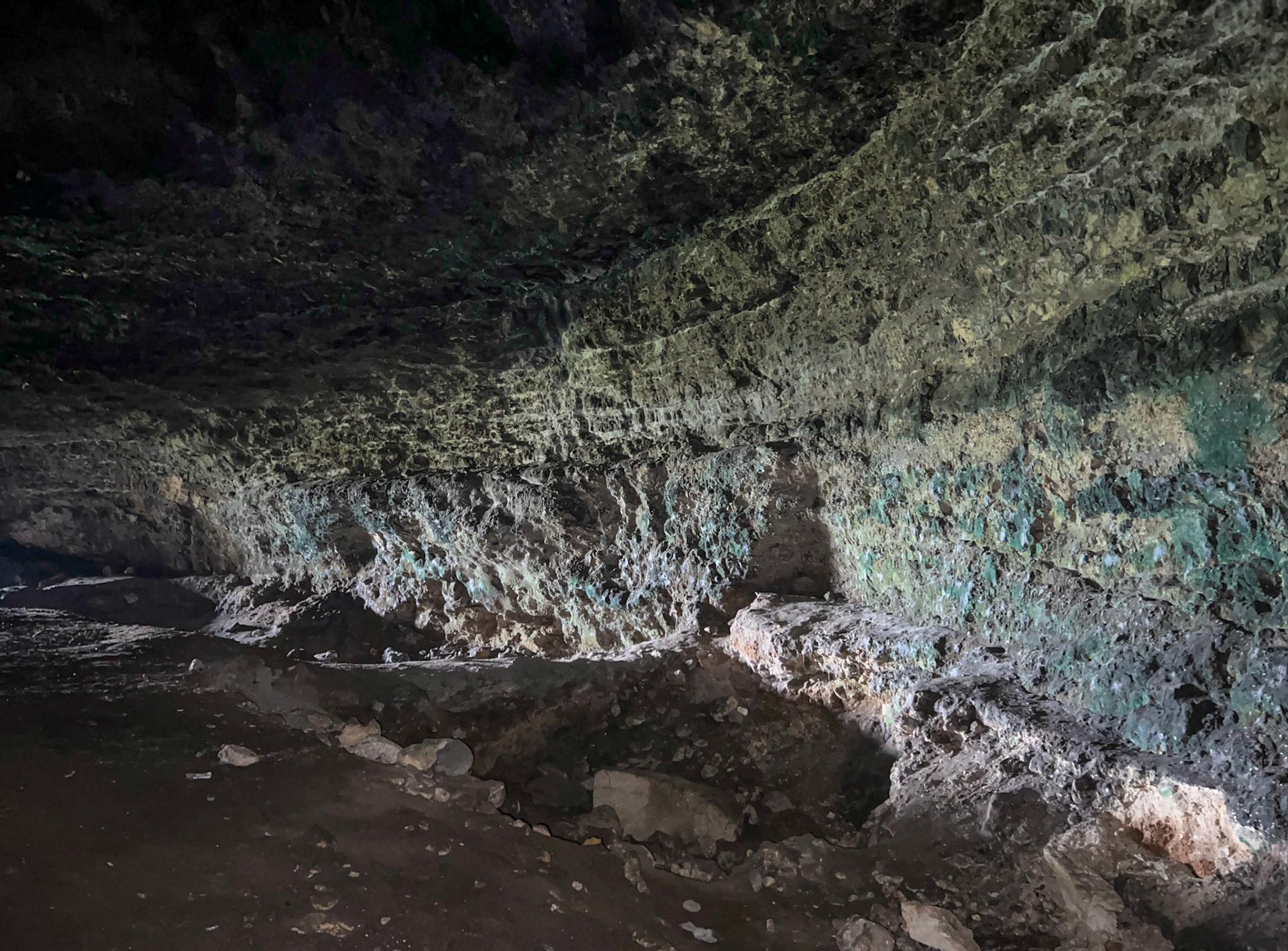 Yarımburgaz prehistoric cave: natural (?) wall