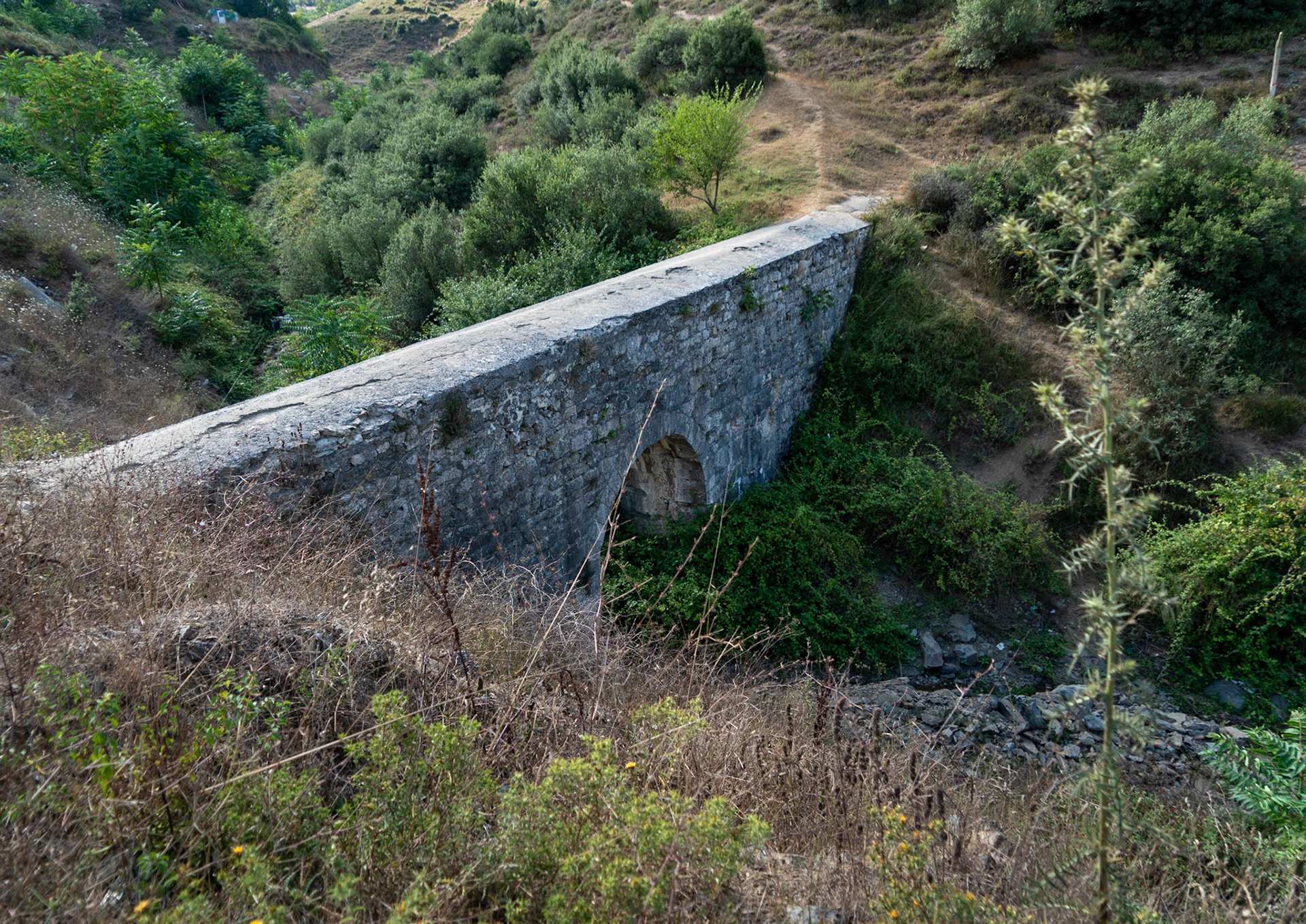 between Güzelce aqueduct &amp; Alibey dam: aqueduct cum footbridge