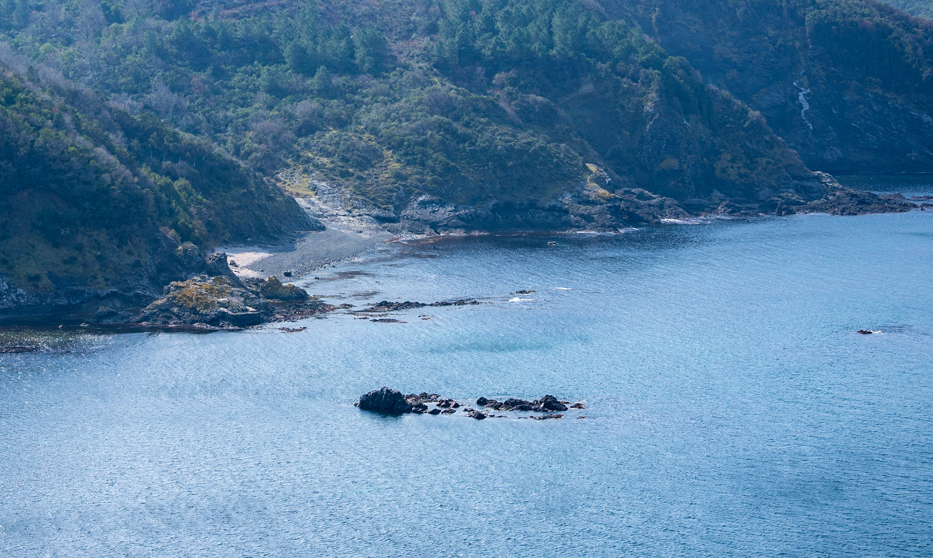Anadolu Feneri stone beach: view from the mosque