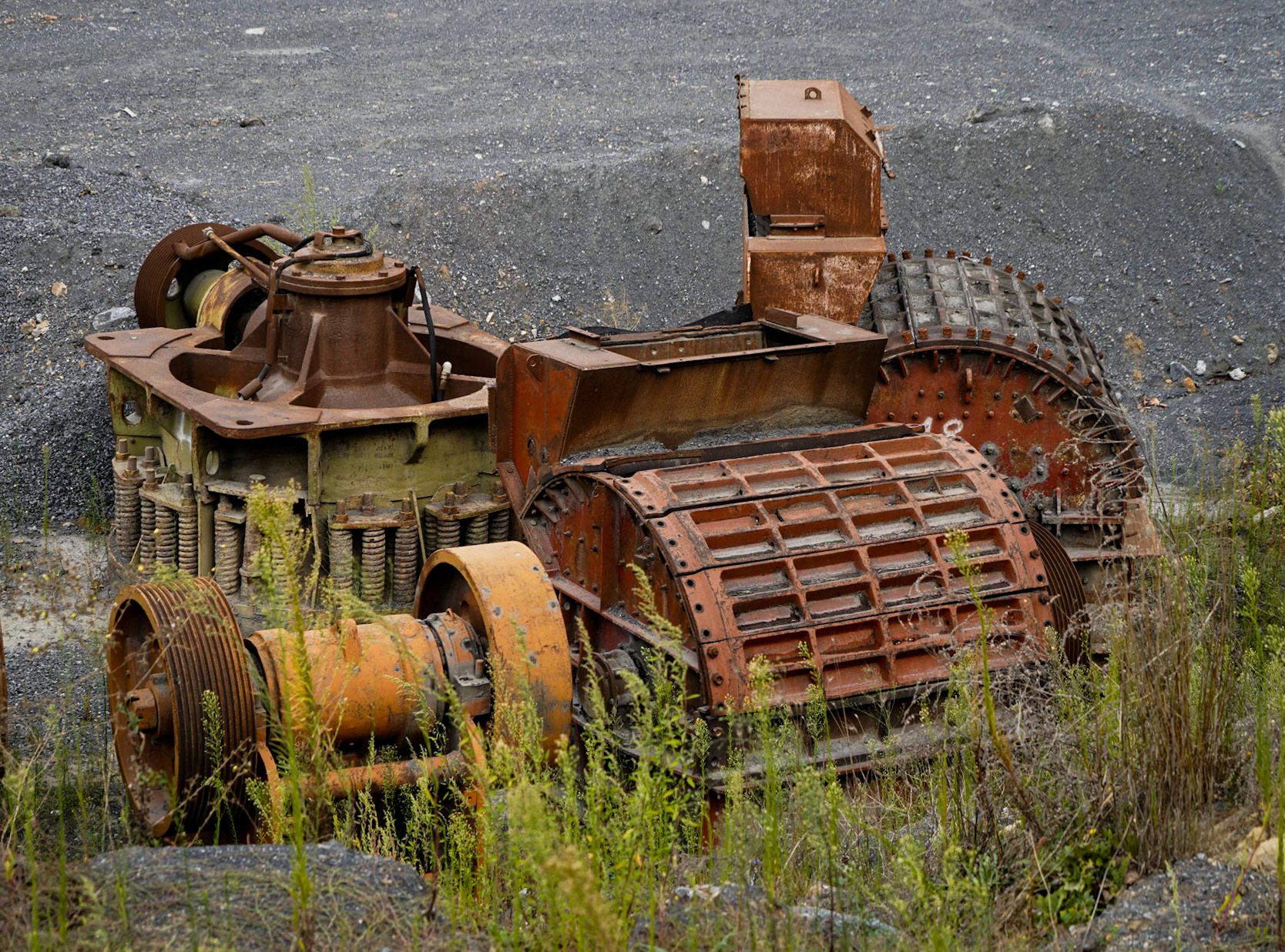 between Sultangazi and Cebeci: machinery