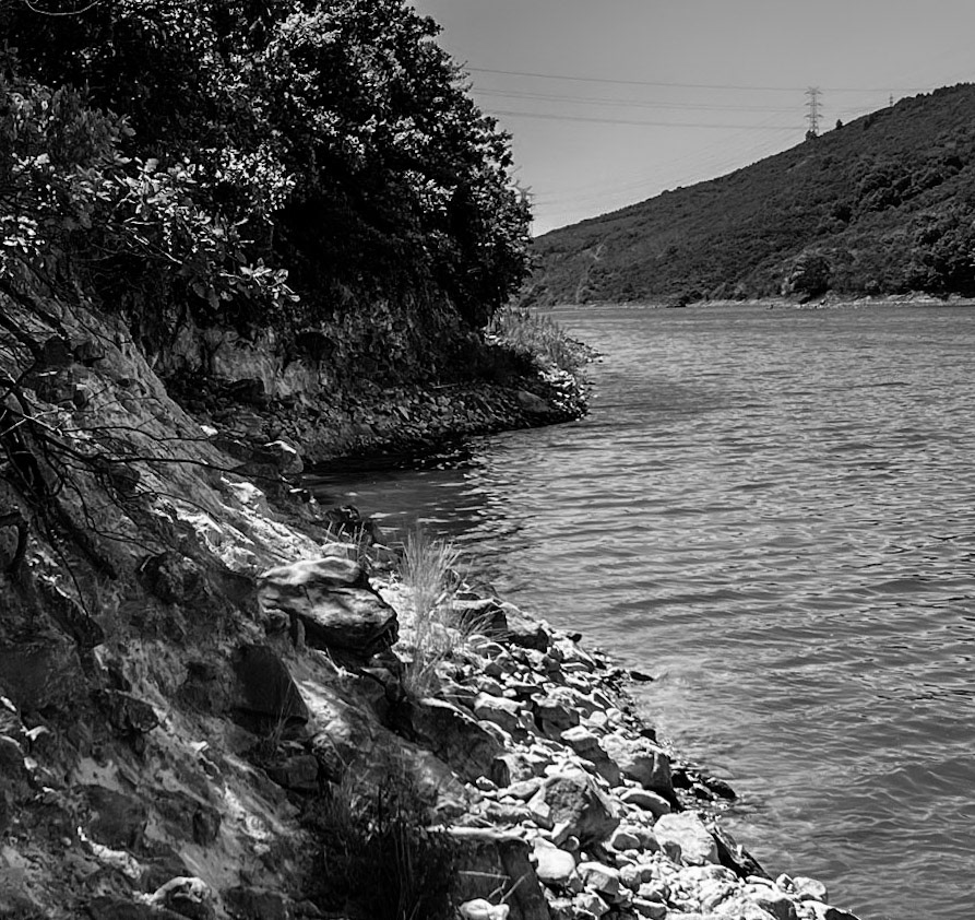 Ömerli shoreline walk: some sections are difficult even when the water level is low