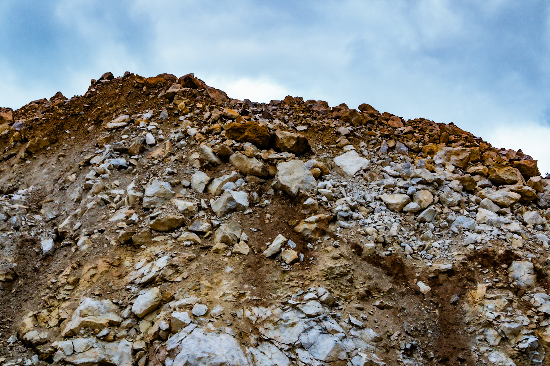 Sırıpınar northern abandoned opencast mine: hill of rocks