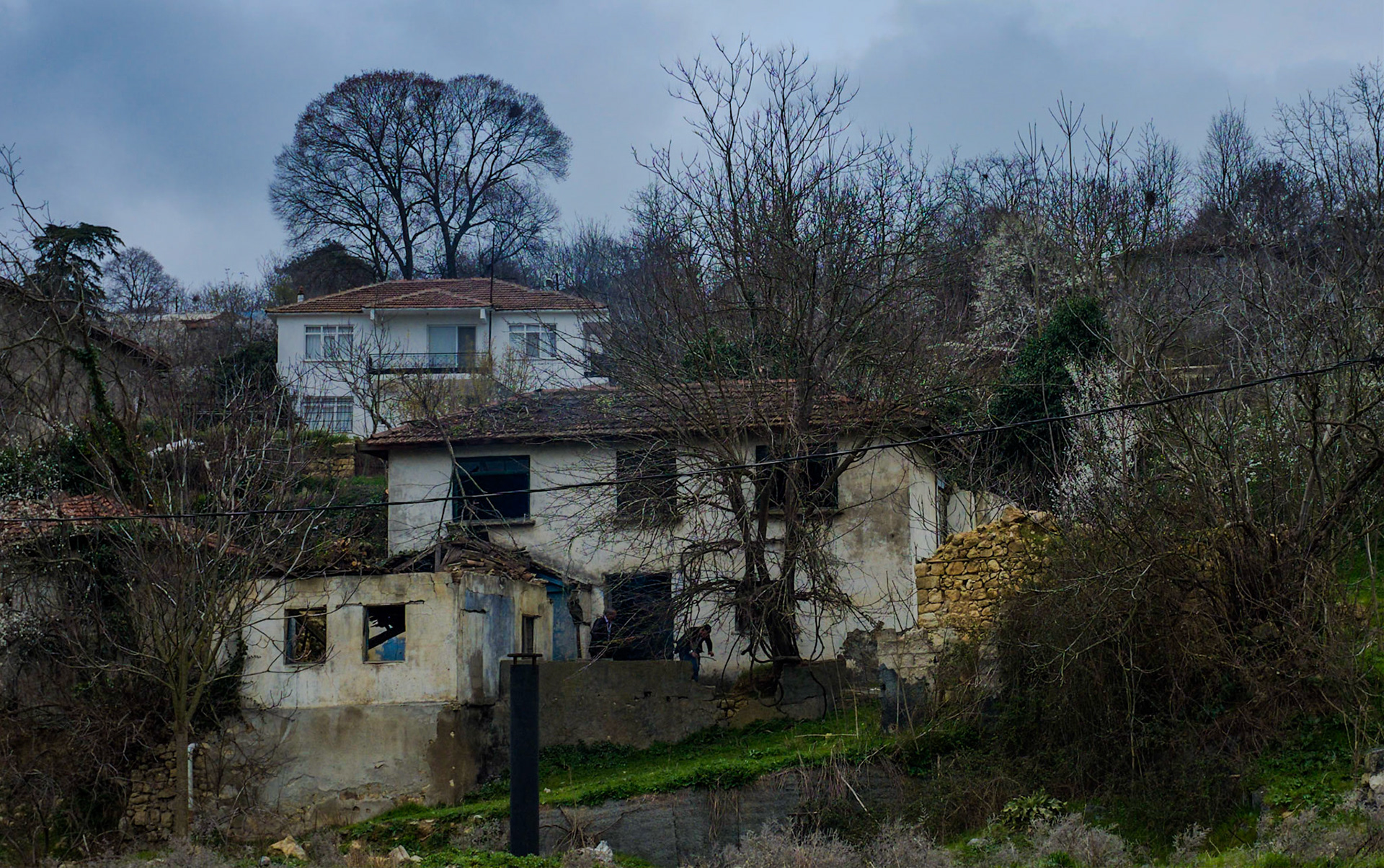 Şamlar: older houses in winter