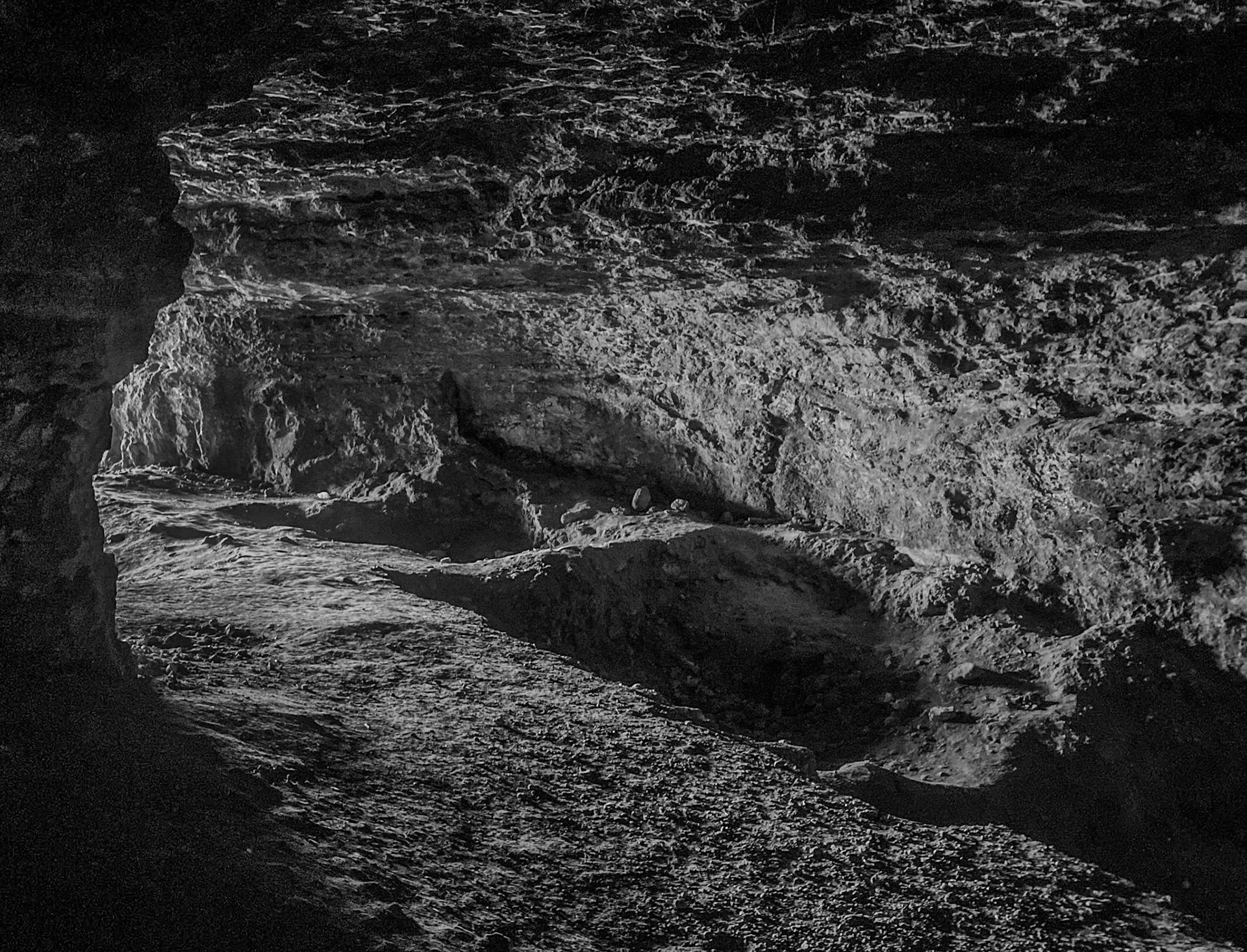 Yarımburgaz cave: inside view
