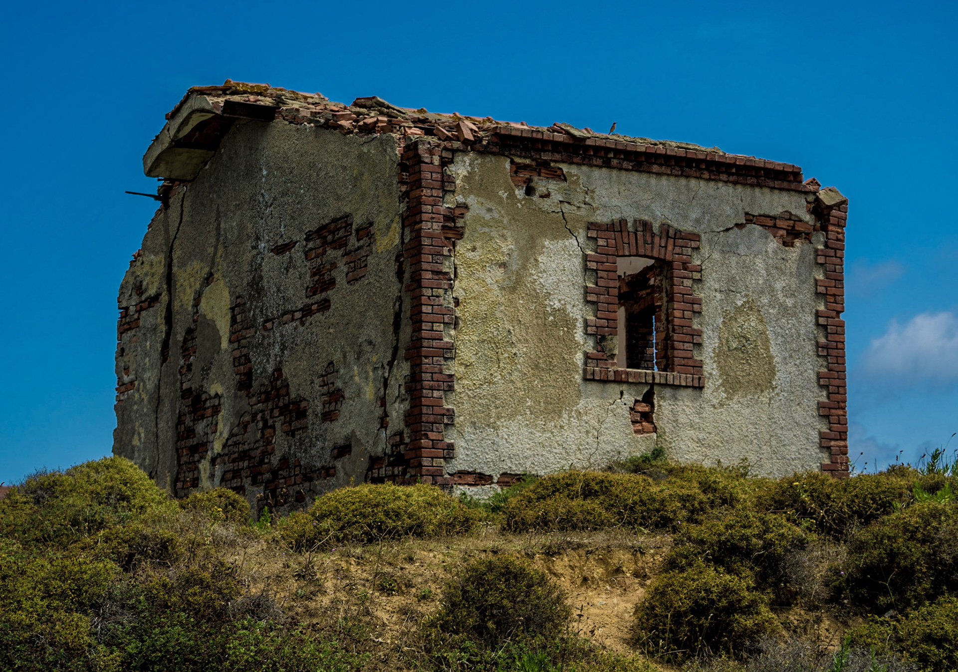 between Kurna fishing hamlet and the Kurna quarry: a lookout cottage