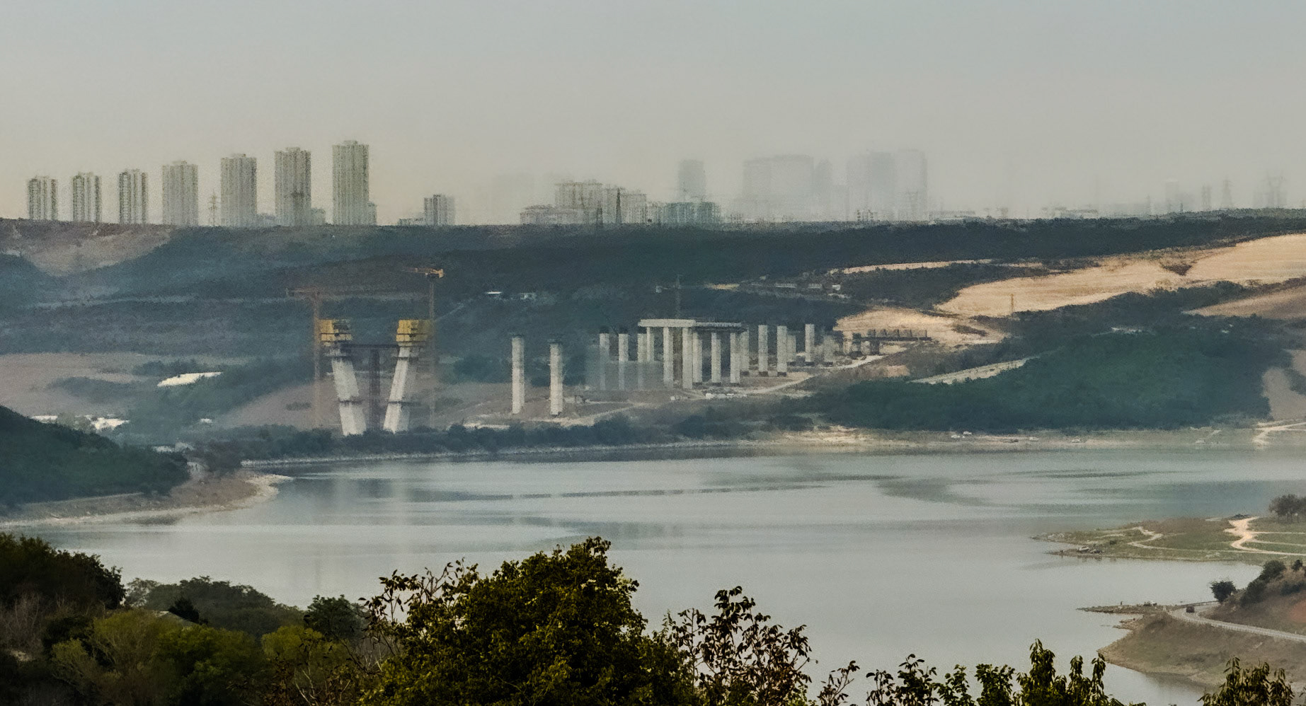 between new and old Şamlar: view west