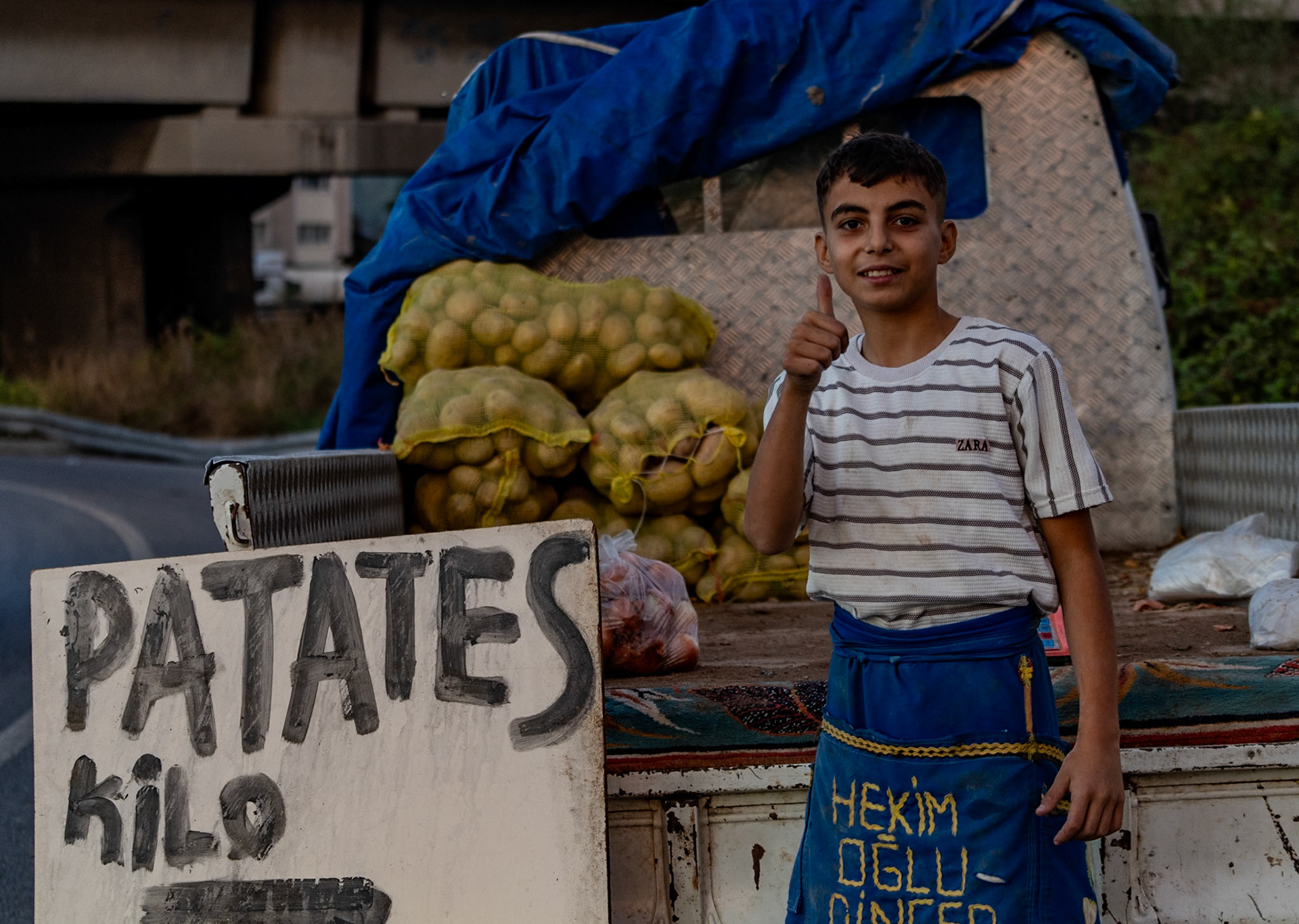 Altınşehir: boy selling potatoes