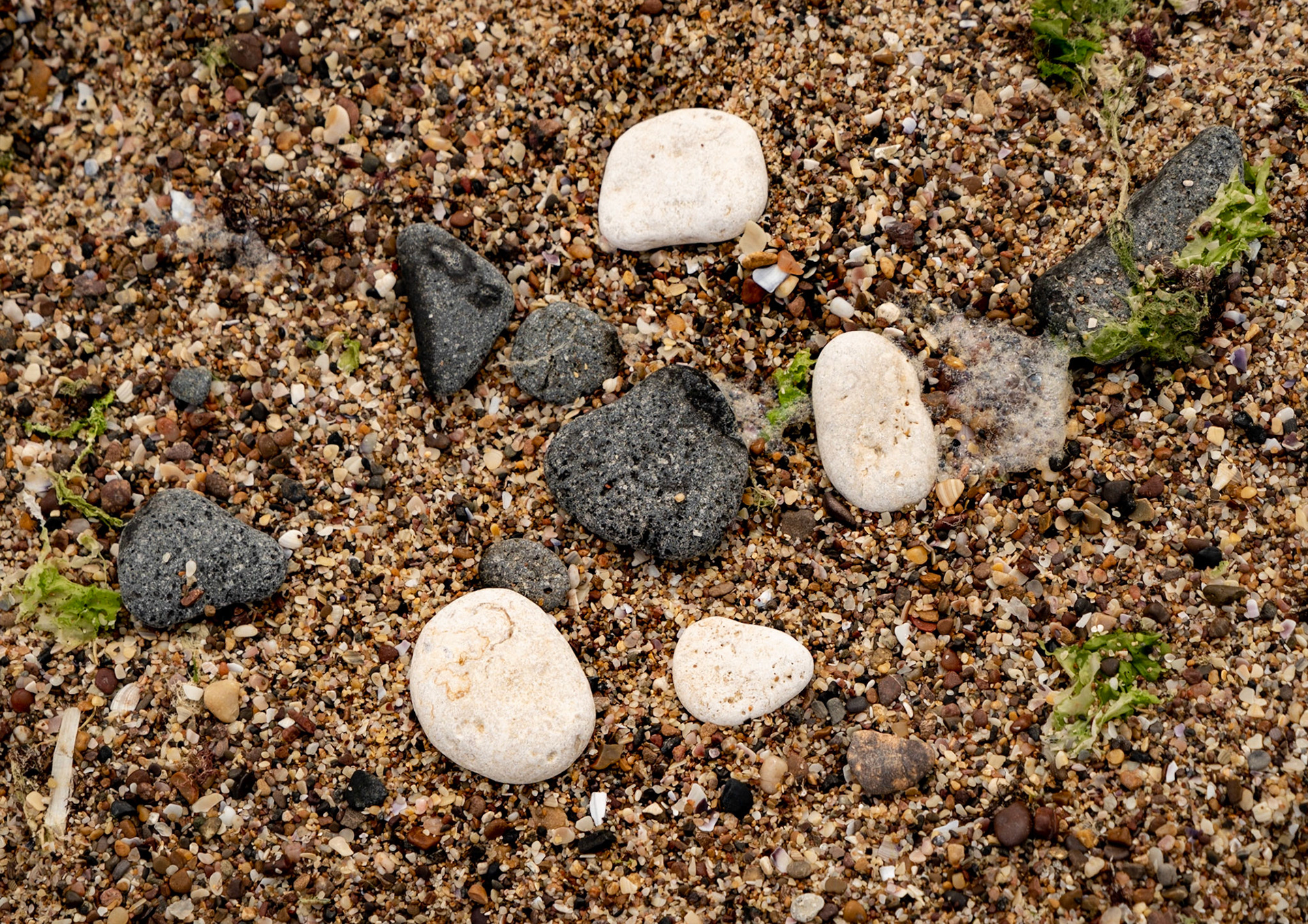 the beach just east of Sahil Kamp: chance stone pattern