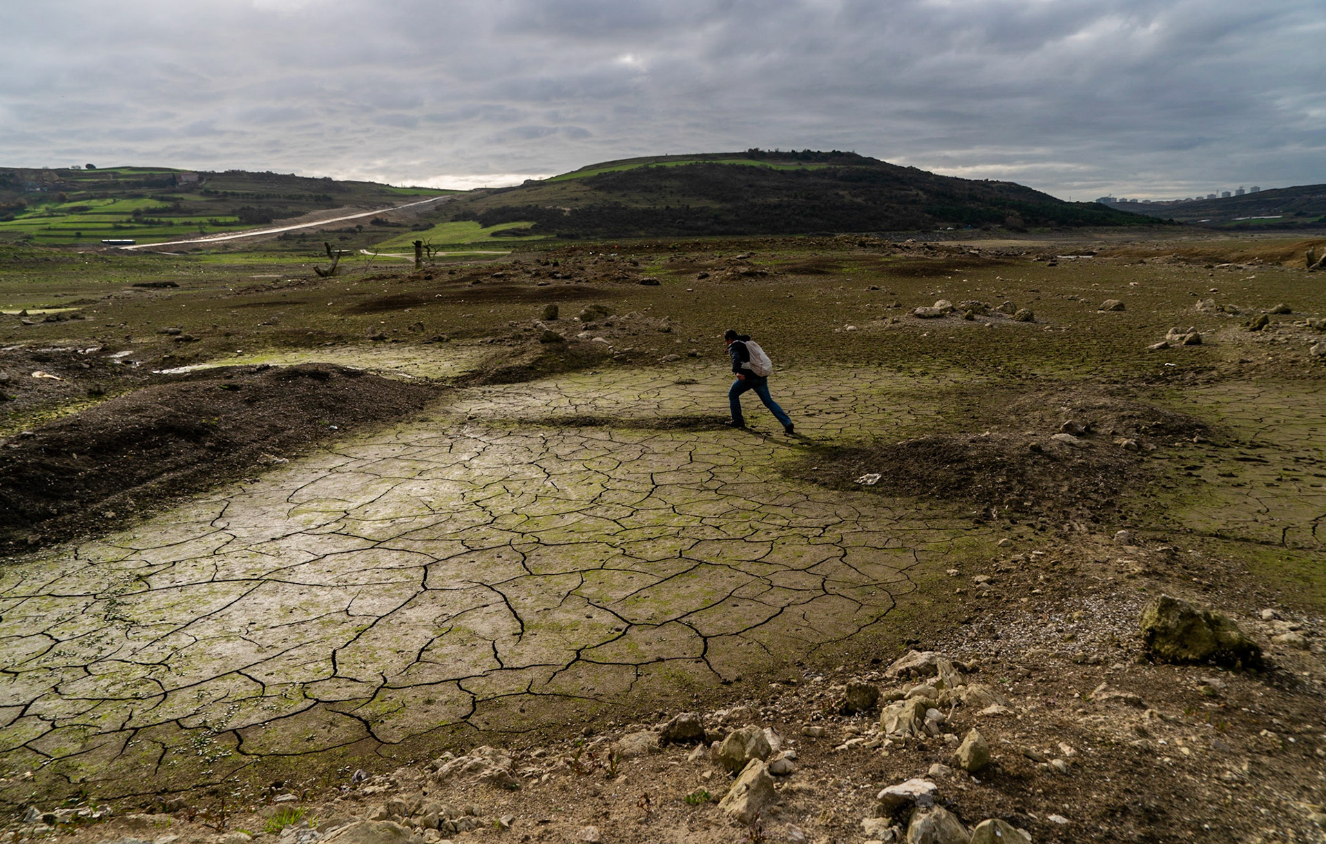 Şamlar: crossing the almost-dry Sazlıdere reservoir bed south of the village
